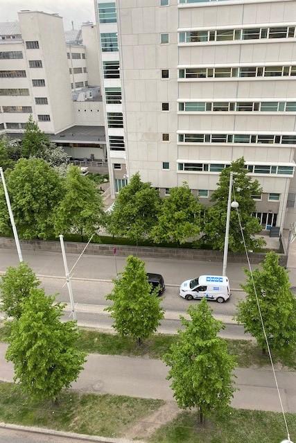 ikkunanäkymät kadulle