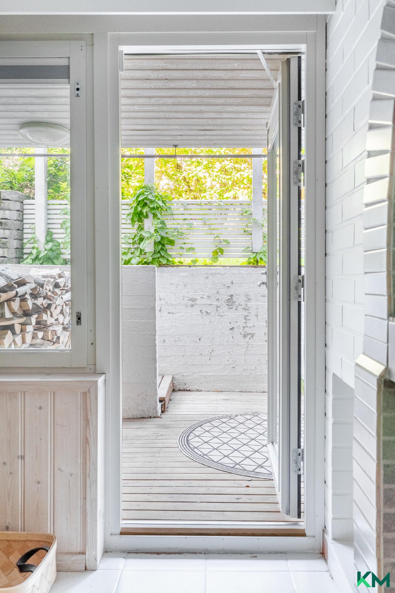 kulku vilvoitteluterassille