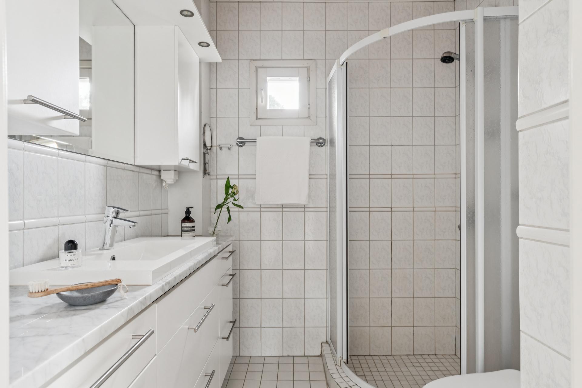 Kylpyhuone, yläkerta