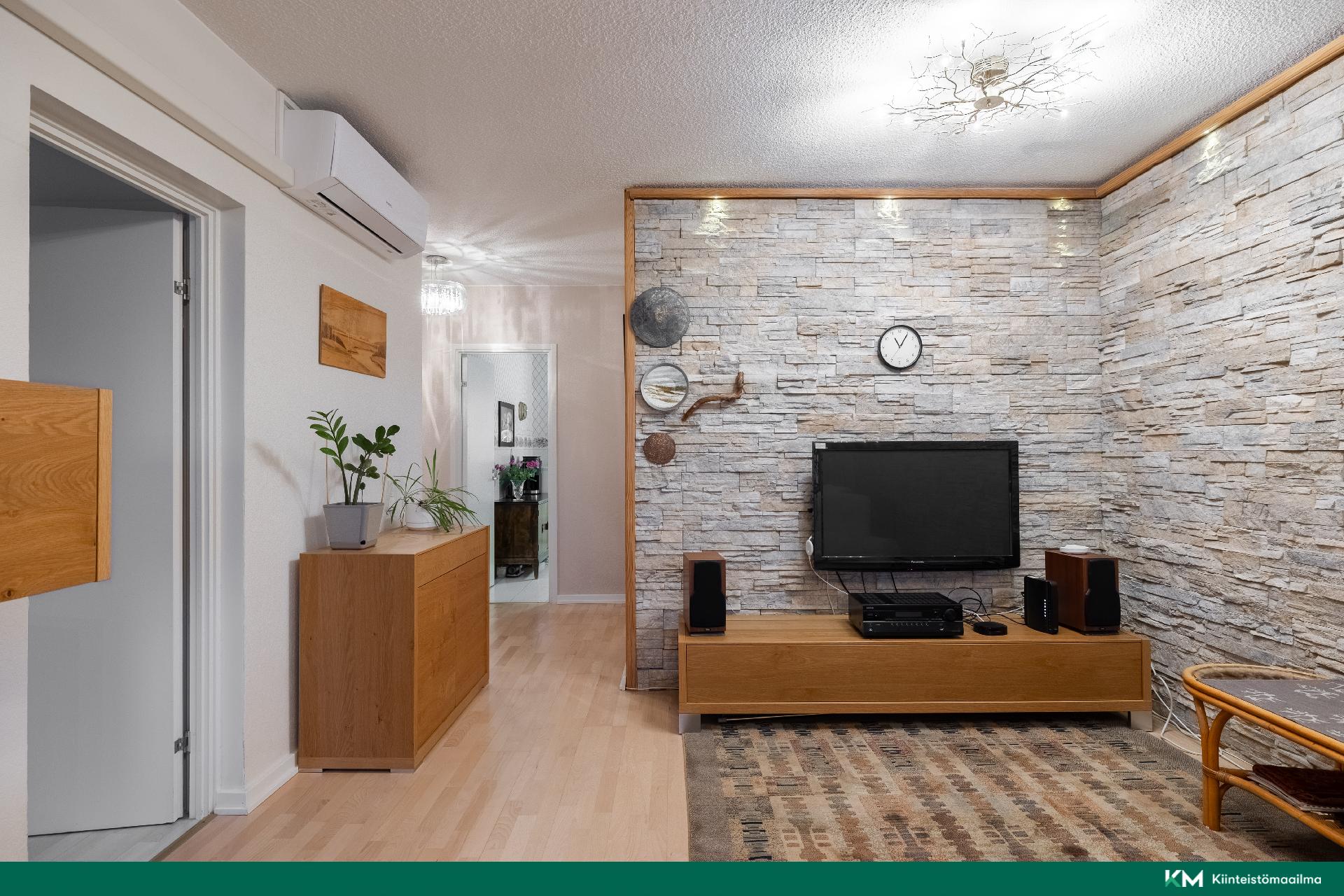 Olohuoneen viilennyslaite helpottaa helteillä