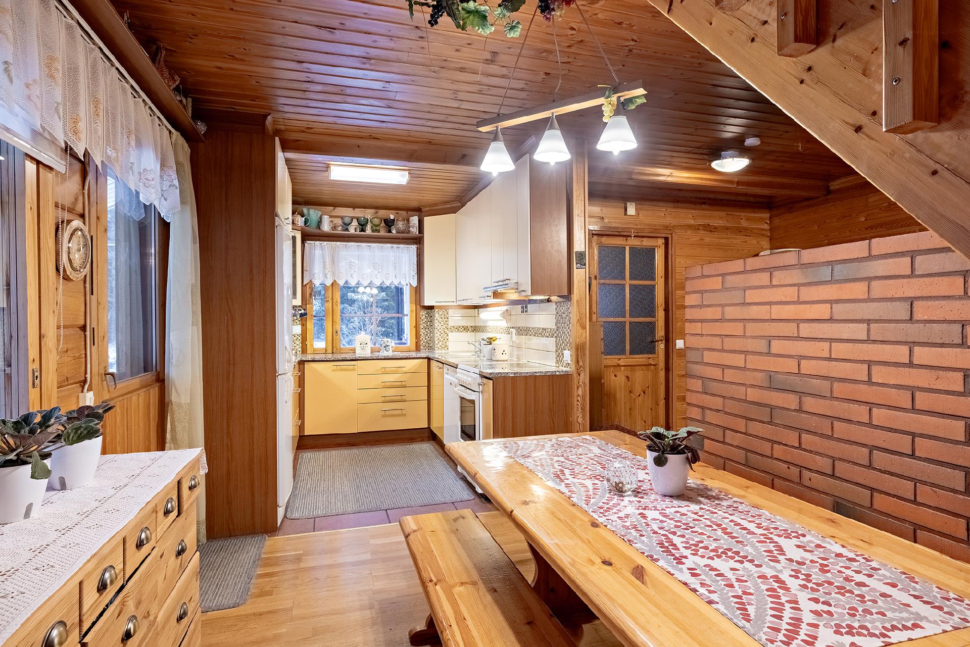 Pyhänsivuntie 27, Jurvakaisenmutka, Muhos