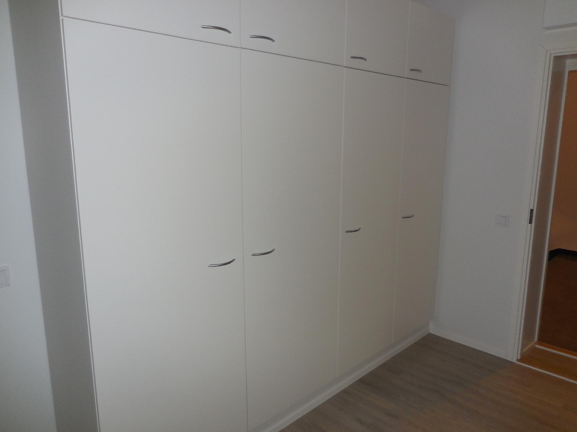 Eteisessä kaappitilaa