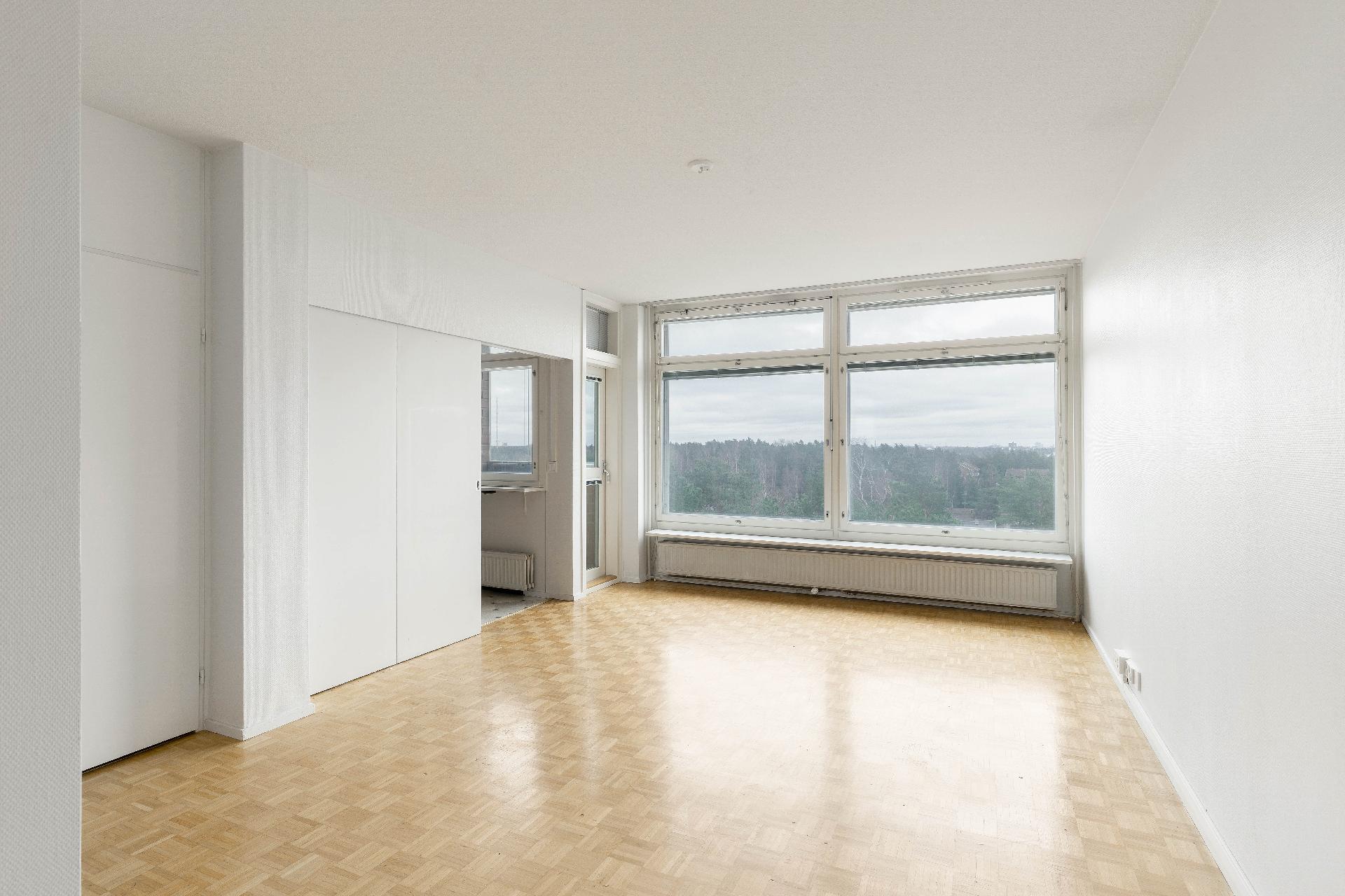 Olohuoneen ikkunoista aukeaa upeat näköalat!