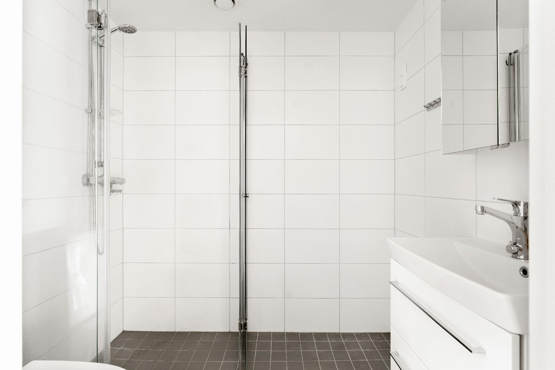 Kylpyhuone on remontoitu 2019 linjasaneerauksen yhteydessä.