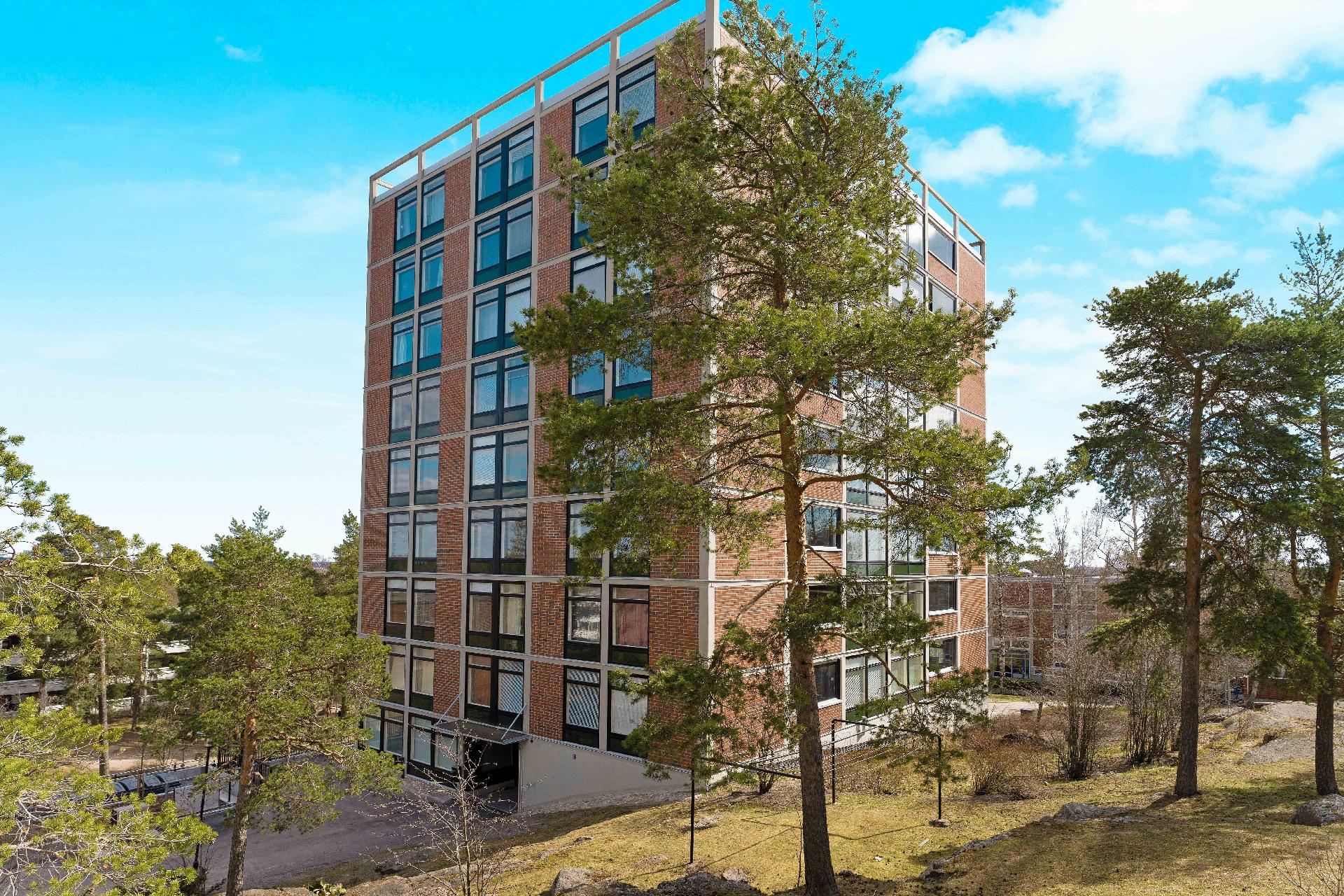 Asunto Oy Liinalaxilla viihtyisä pihapiiri.