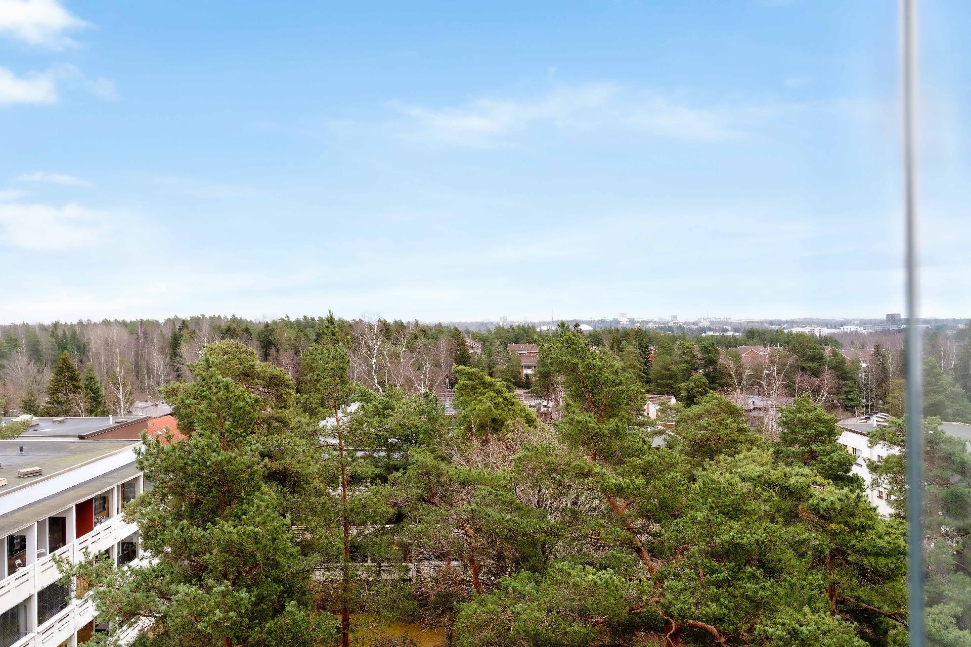 Parvekkeelta kauniit näkymät.