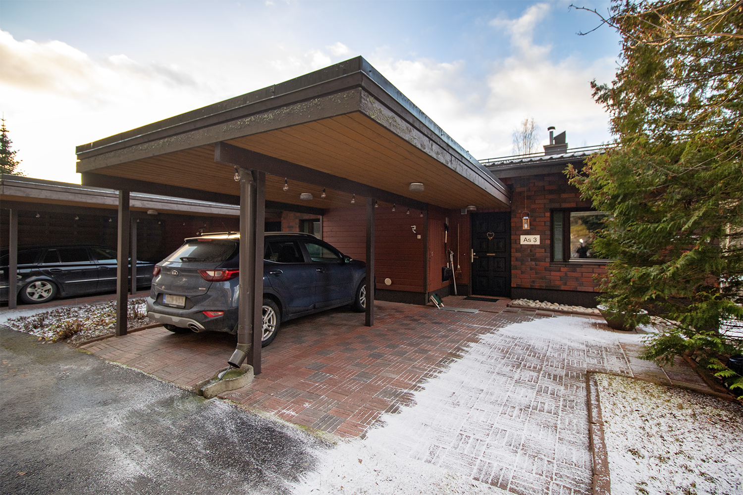 autokatos ja ulkovarasto