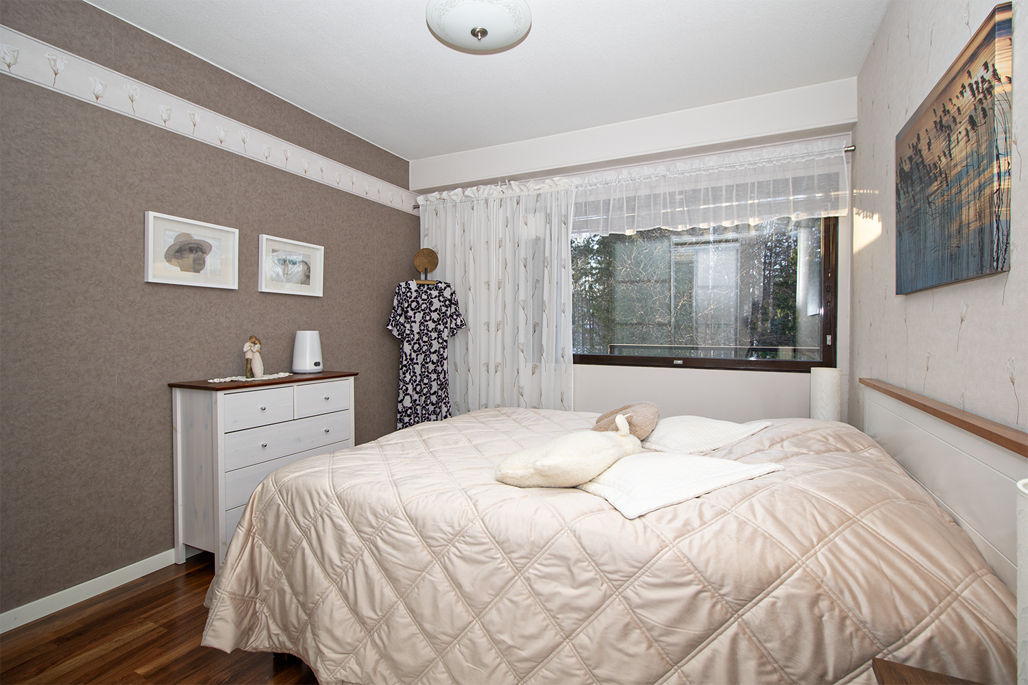 alakerran makuuhuone 