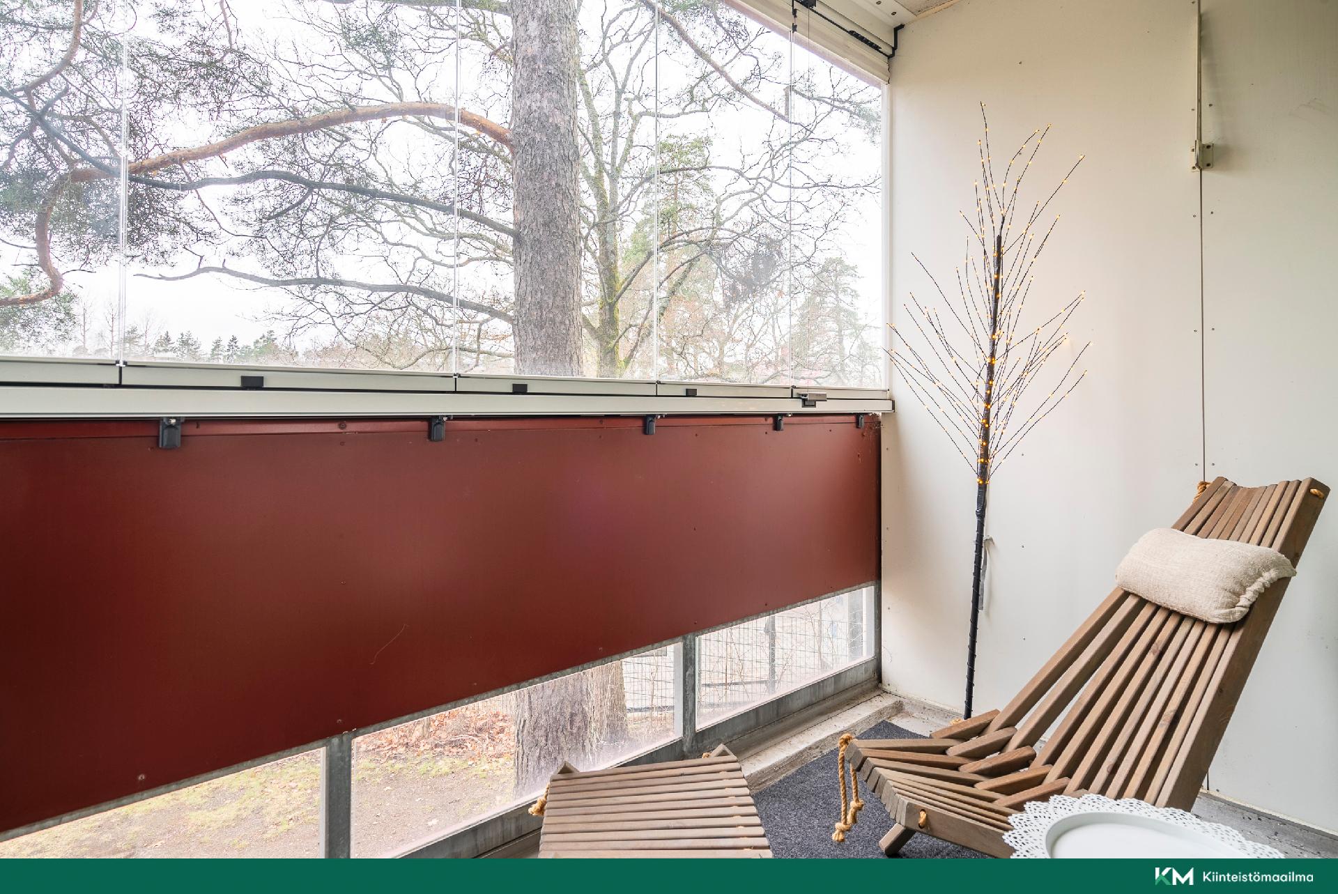 Makuuhuoneen yhteydessä parveke