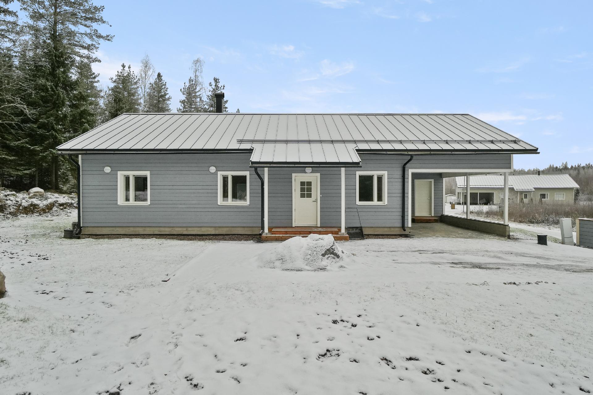 Julkisivua edestä päin.