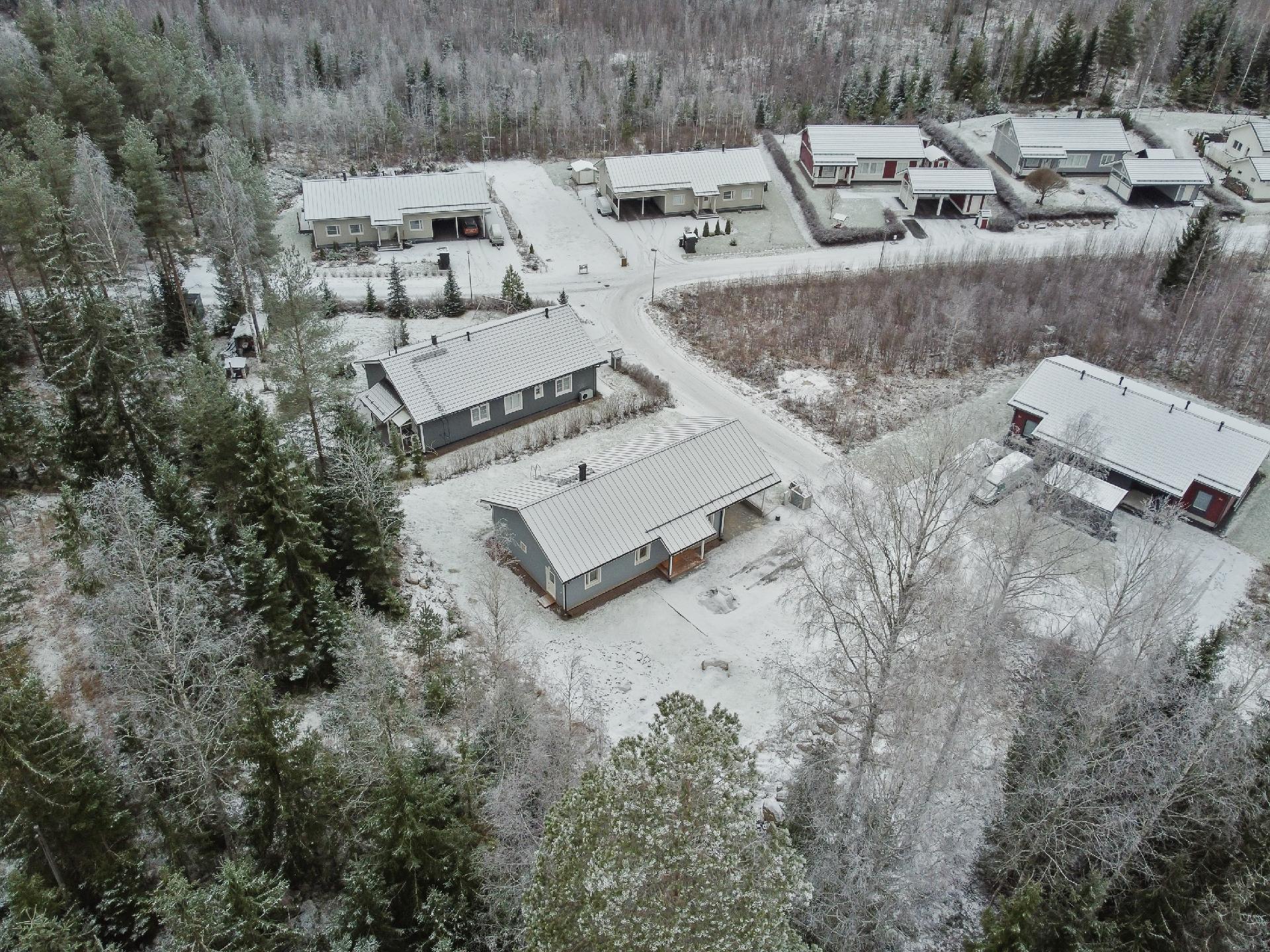 Suositulla asuinalueella muuttovalmis koti. Tervetuloa ihastumaan!