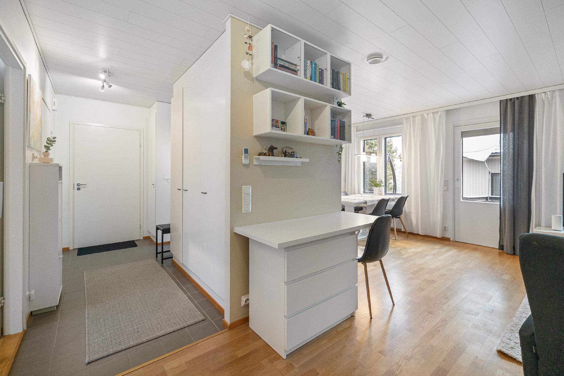 Työpiste mahtuu hyvin yhteisiin tiloihin.