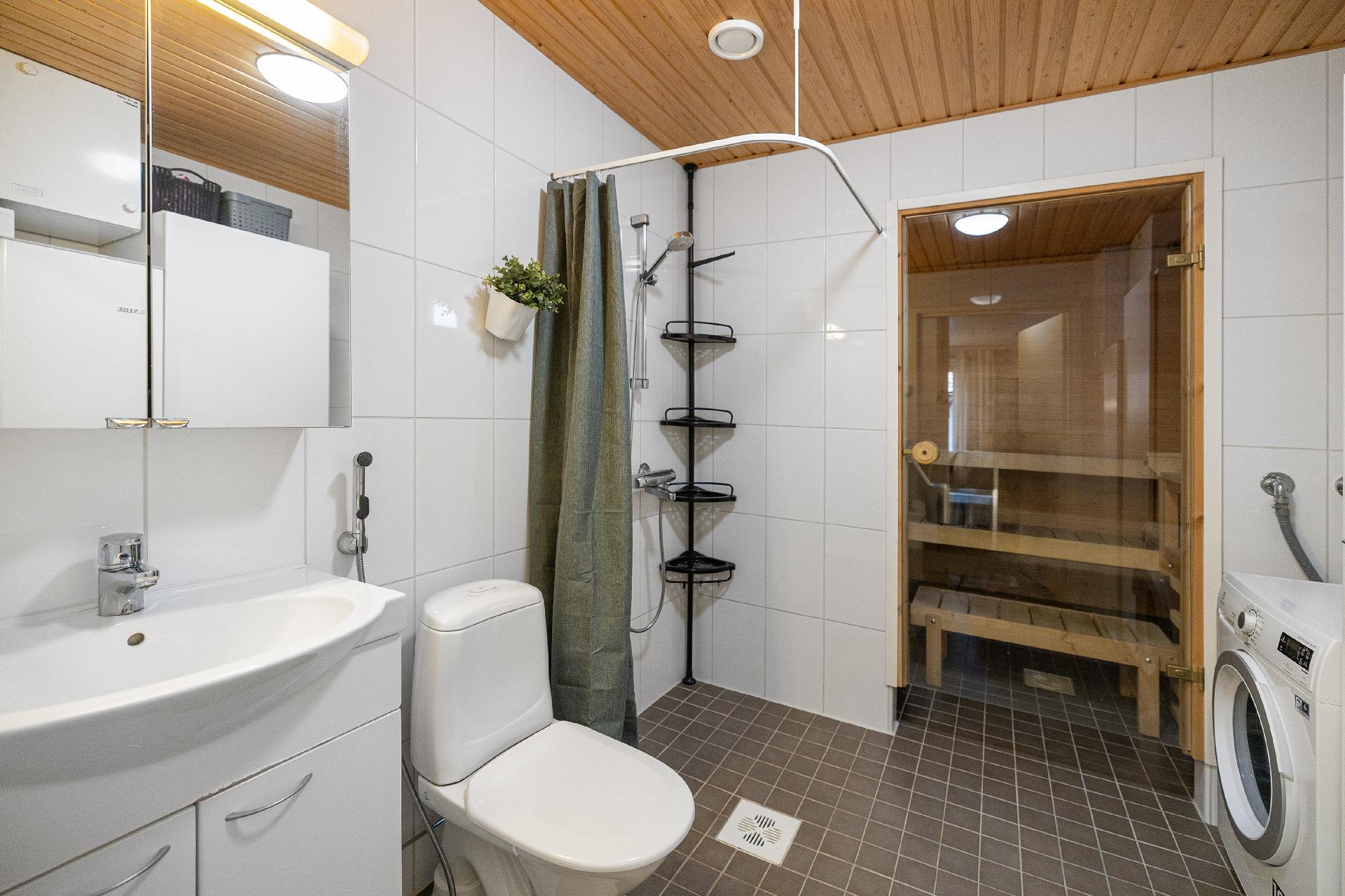 Sauna ja pesutilat.