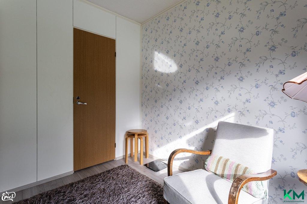 Kaikissa makuuhuoneissa oma vaatehuone