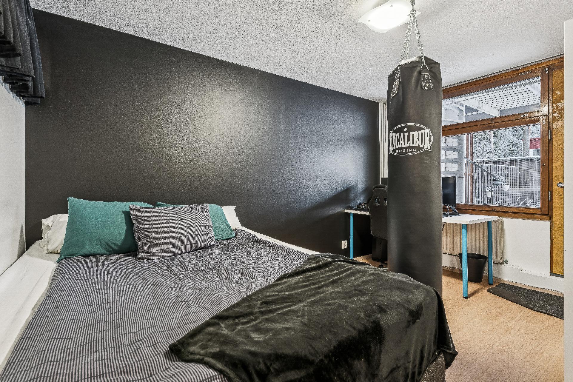 Ak makuuhuone 2, käynti terassille