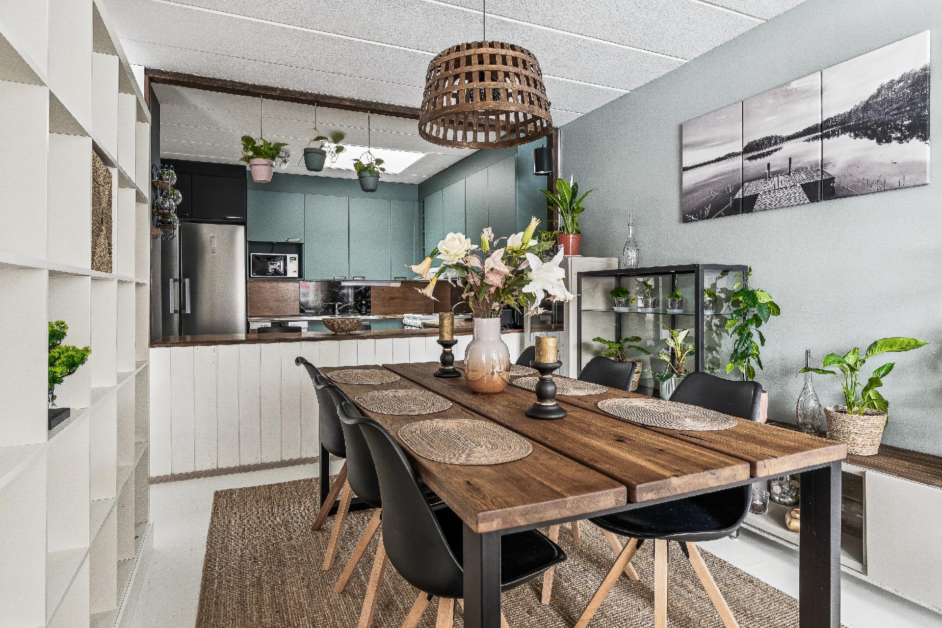 Ruokailutila-keittiö