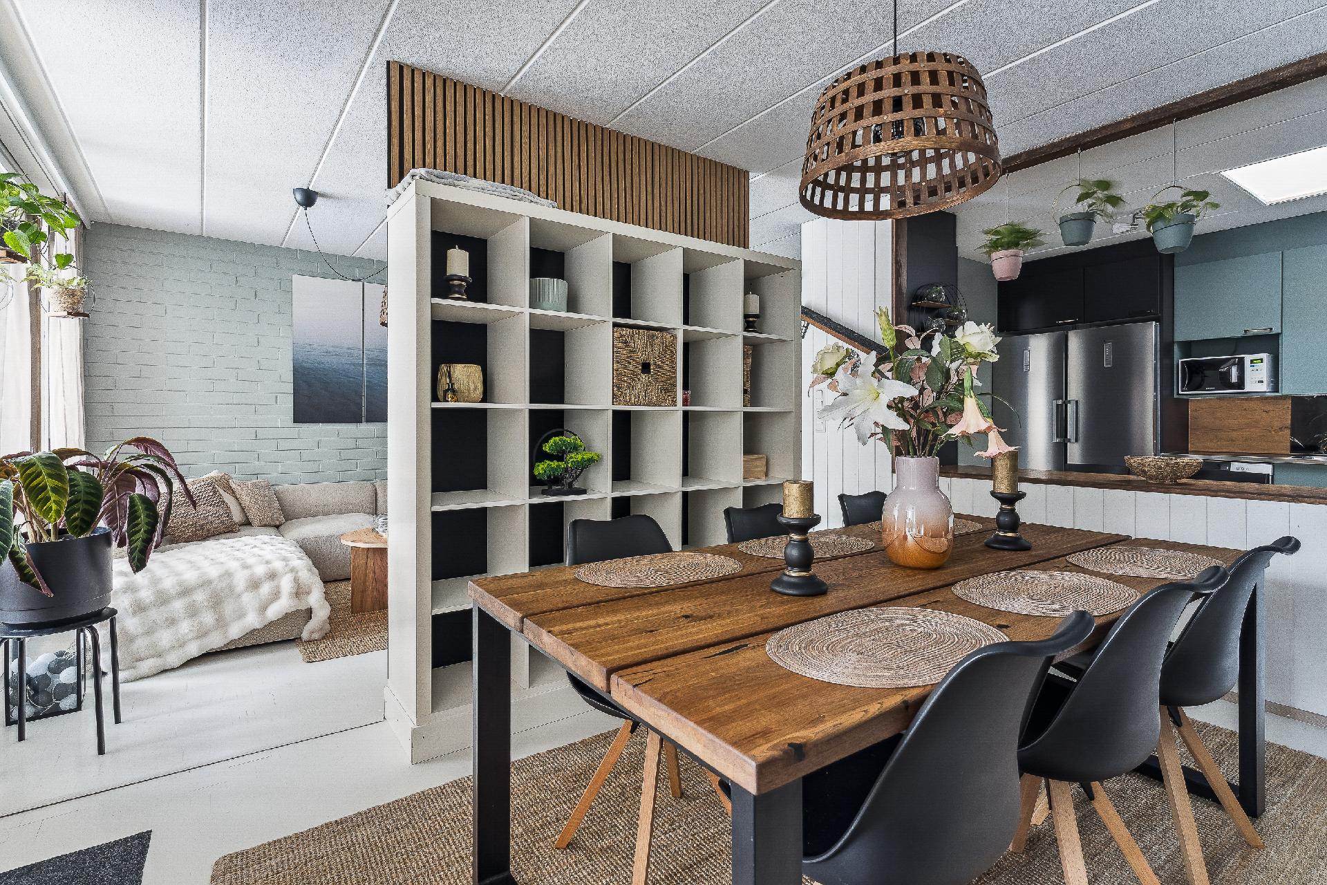 Ruokailutila, kevyt väliseinä