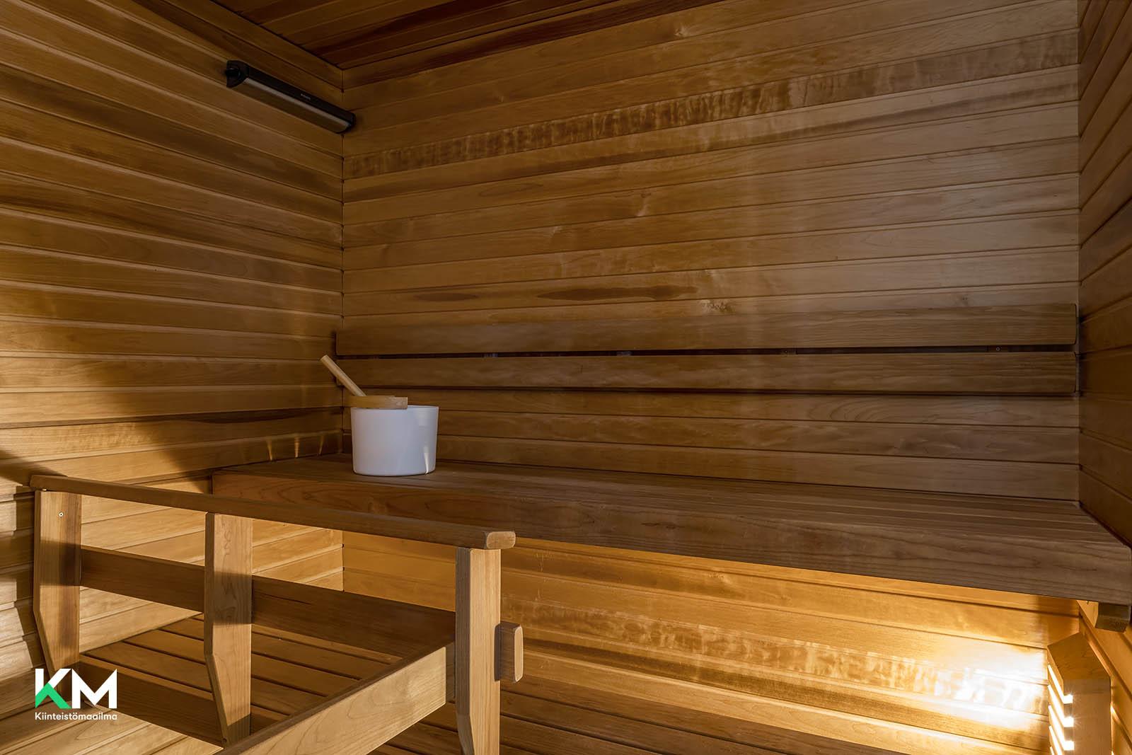 Isokatu 1, Keskusta, Oulu