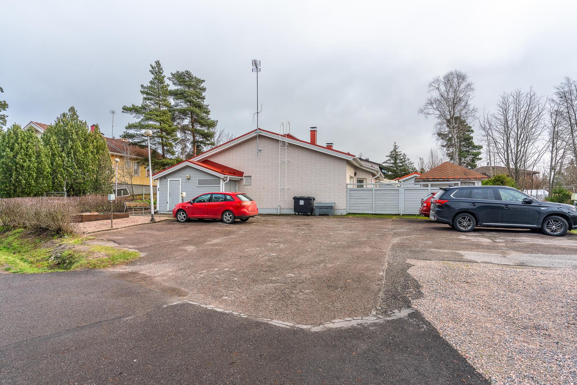 Yhtiön parkkipaikka