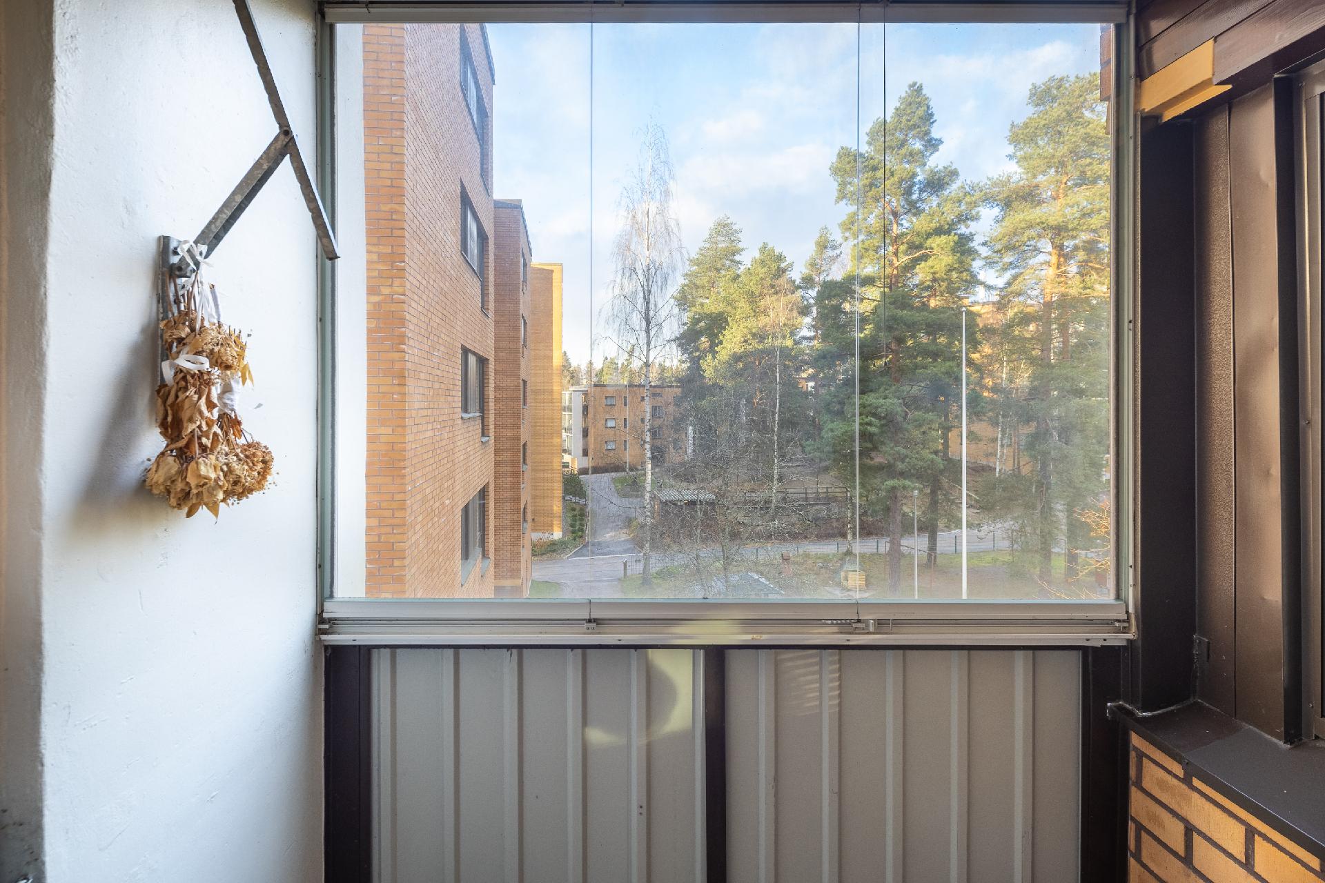 Lasitettu länsiparveke