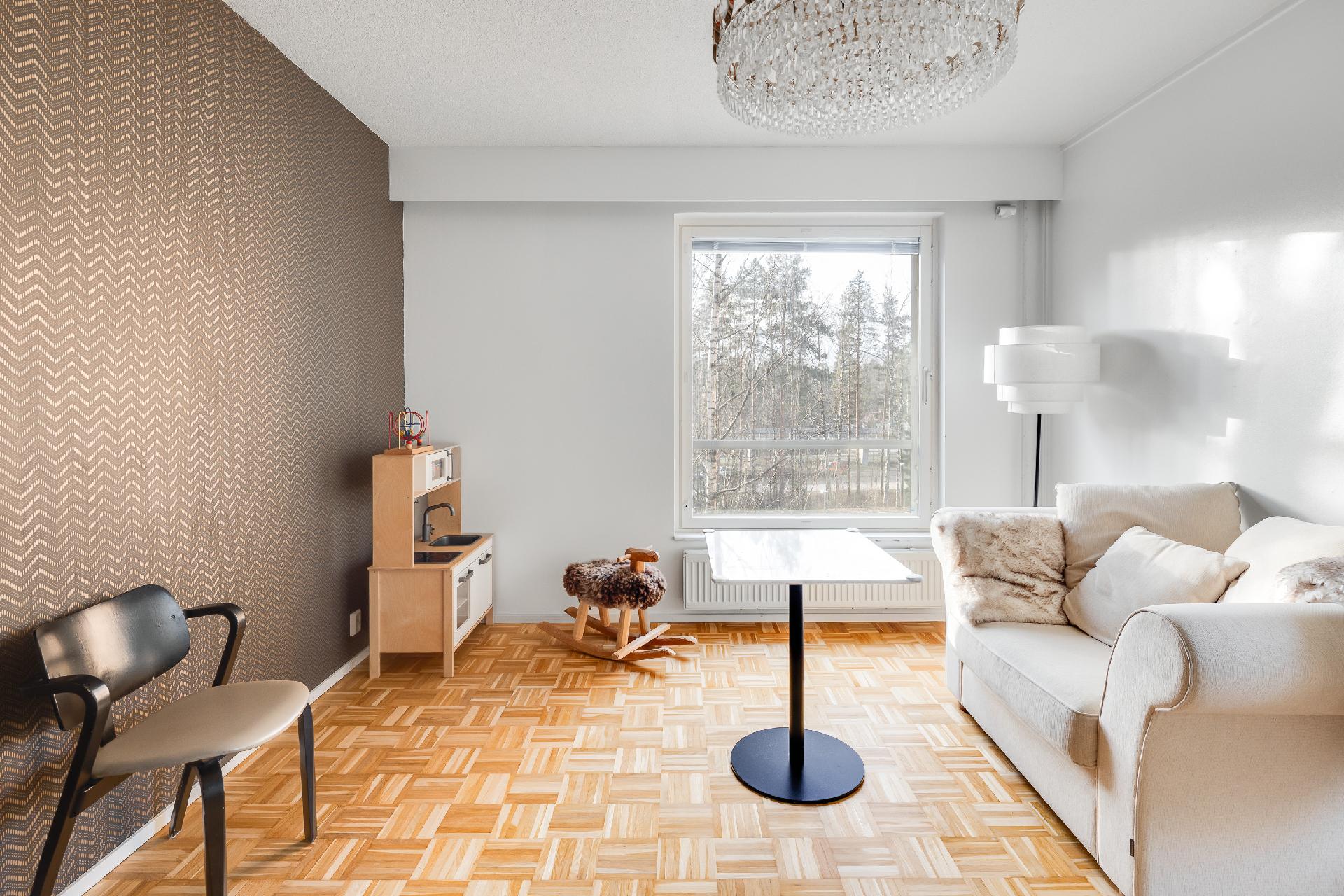 Avara ja valoisa olohuone