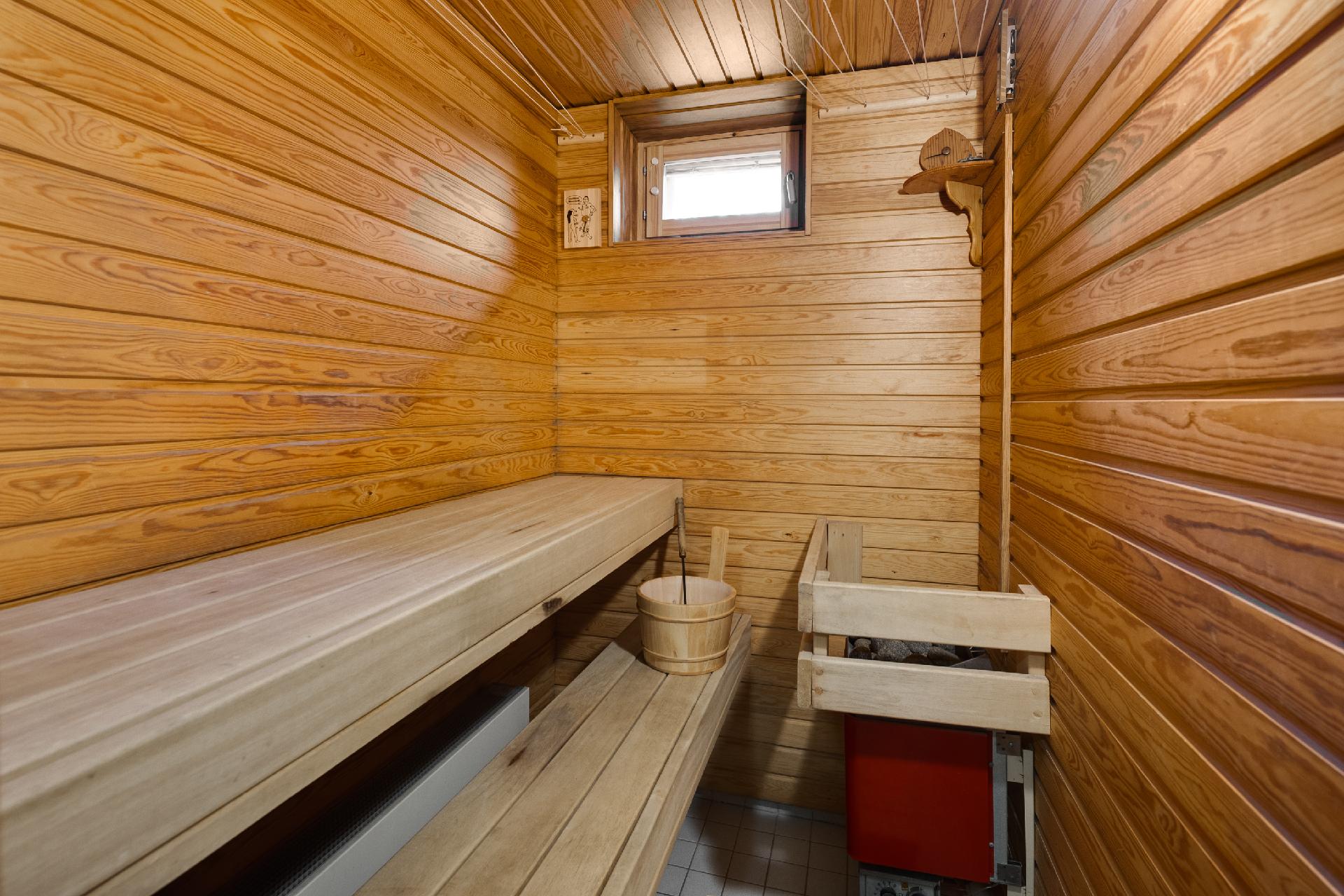Saunassa ikkuna