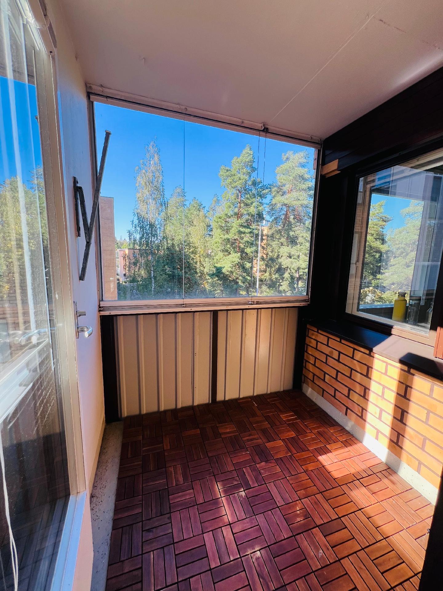 Näkymä parvekkeelta kesäaikaan