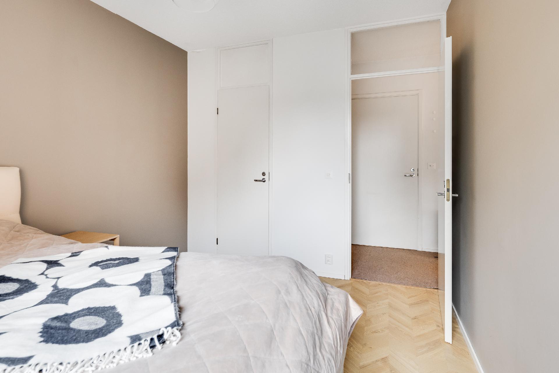 Makuuhuoneessa vaatehuone