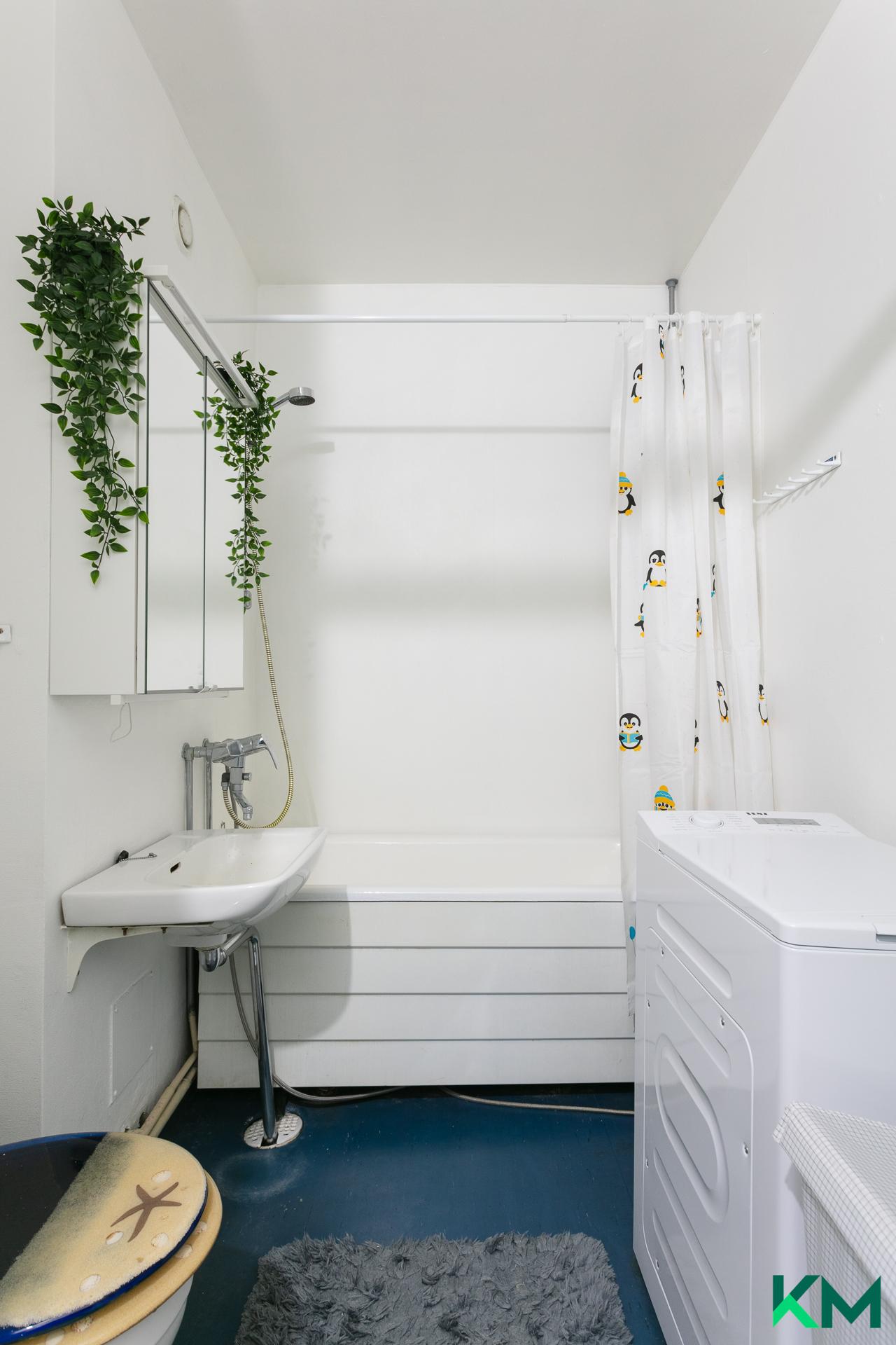 Kylpyhuoneessa on amme jäljellä