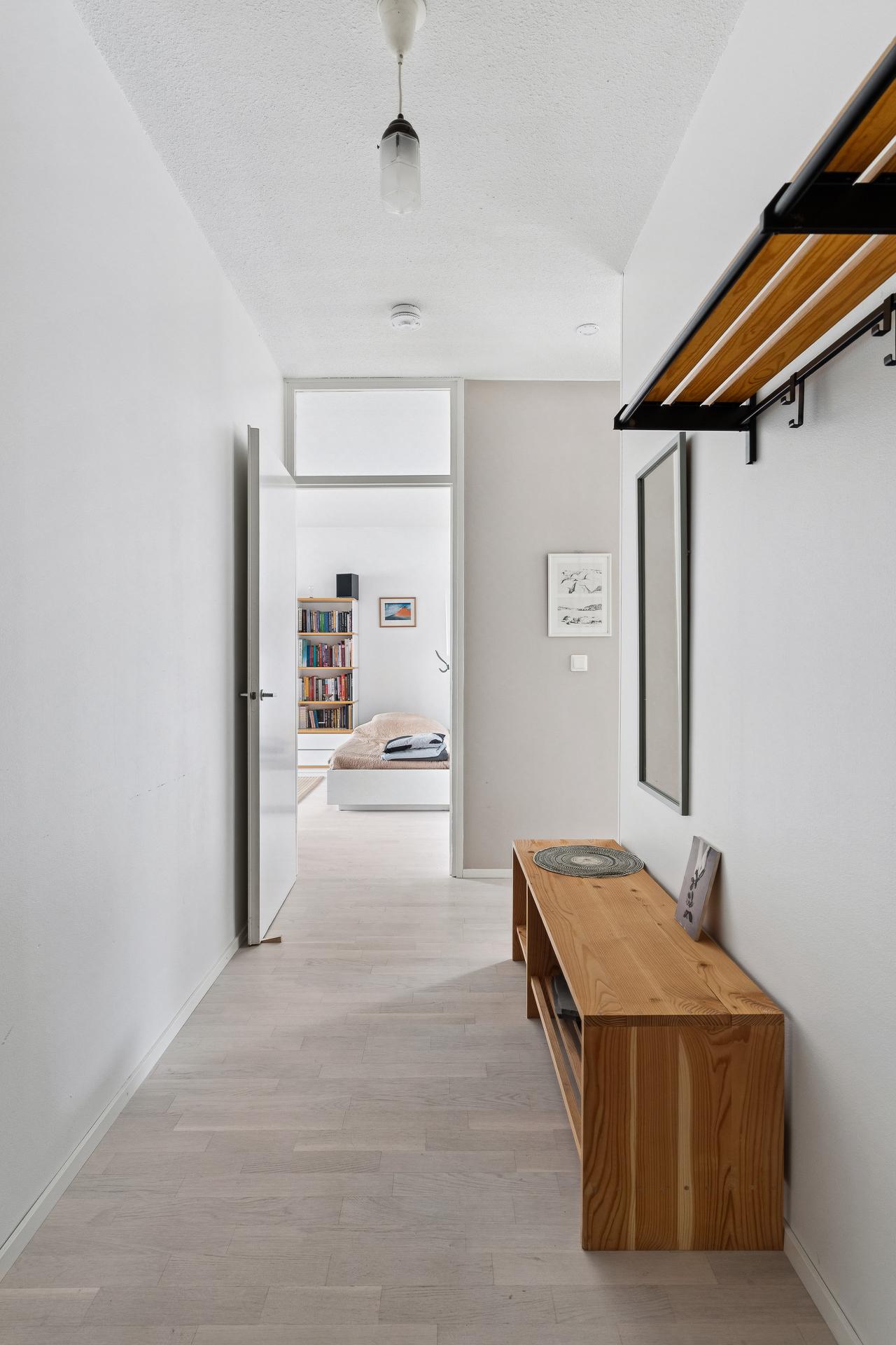 Eteisestä olohuoneeseen