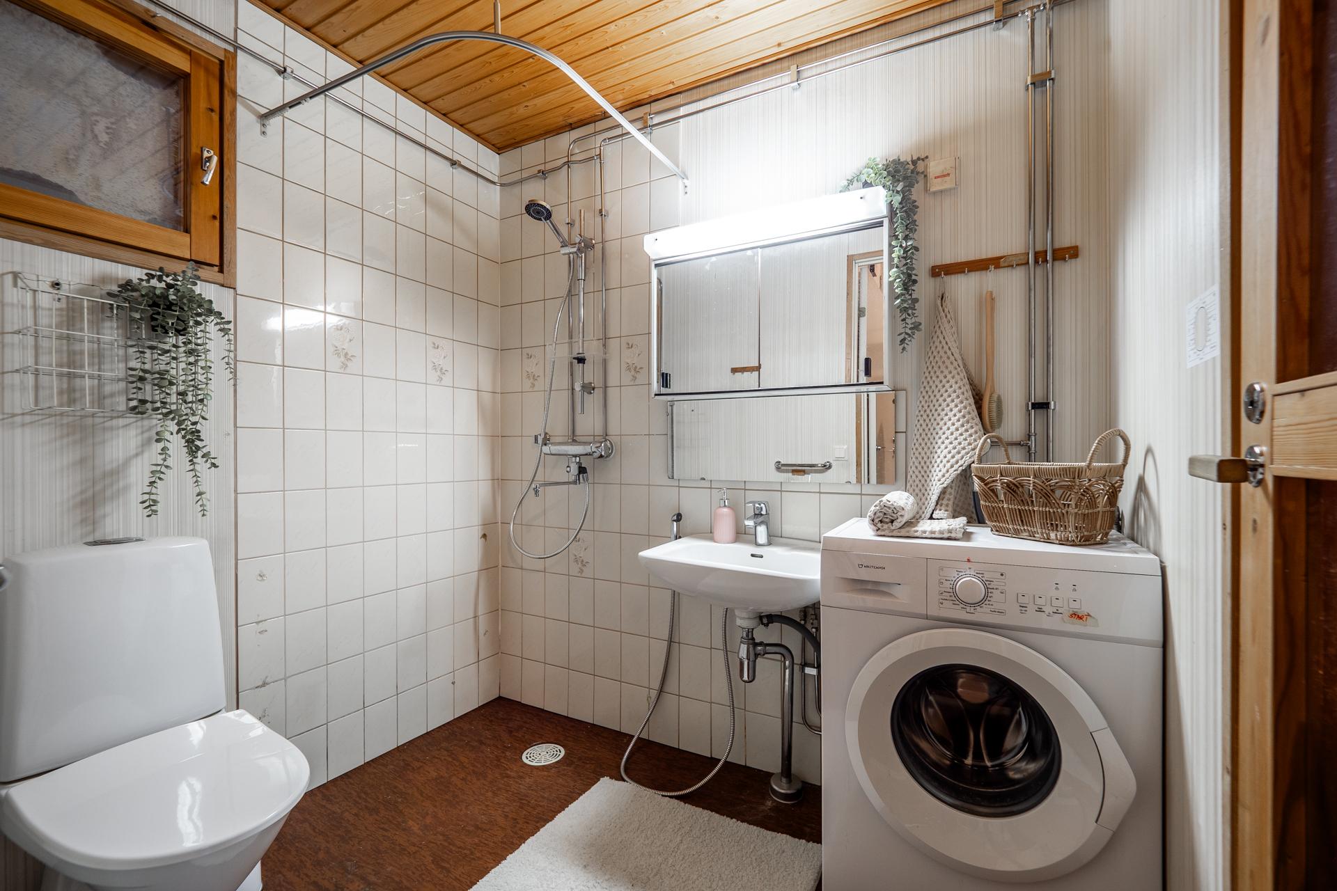 Kylpyhuoneen voi halutessaan päivittää