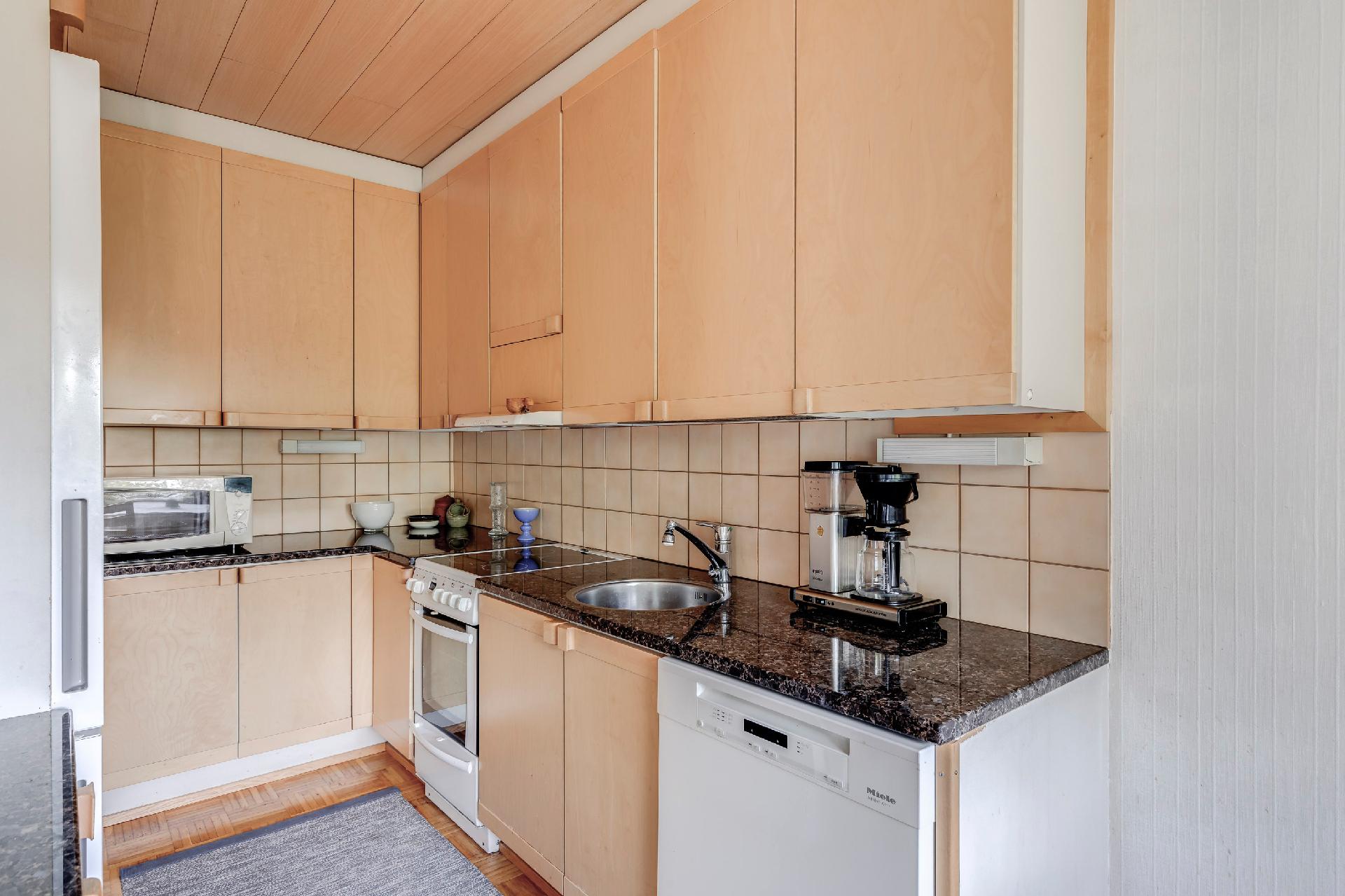 Rasinkuja 5, Tapaninkylä, Helsinki