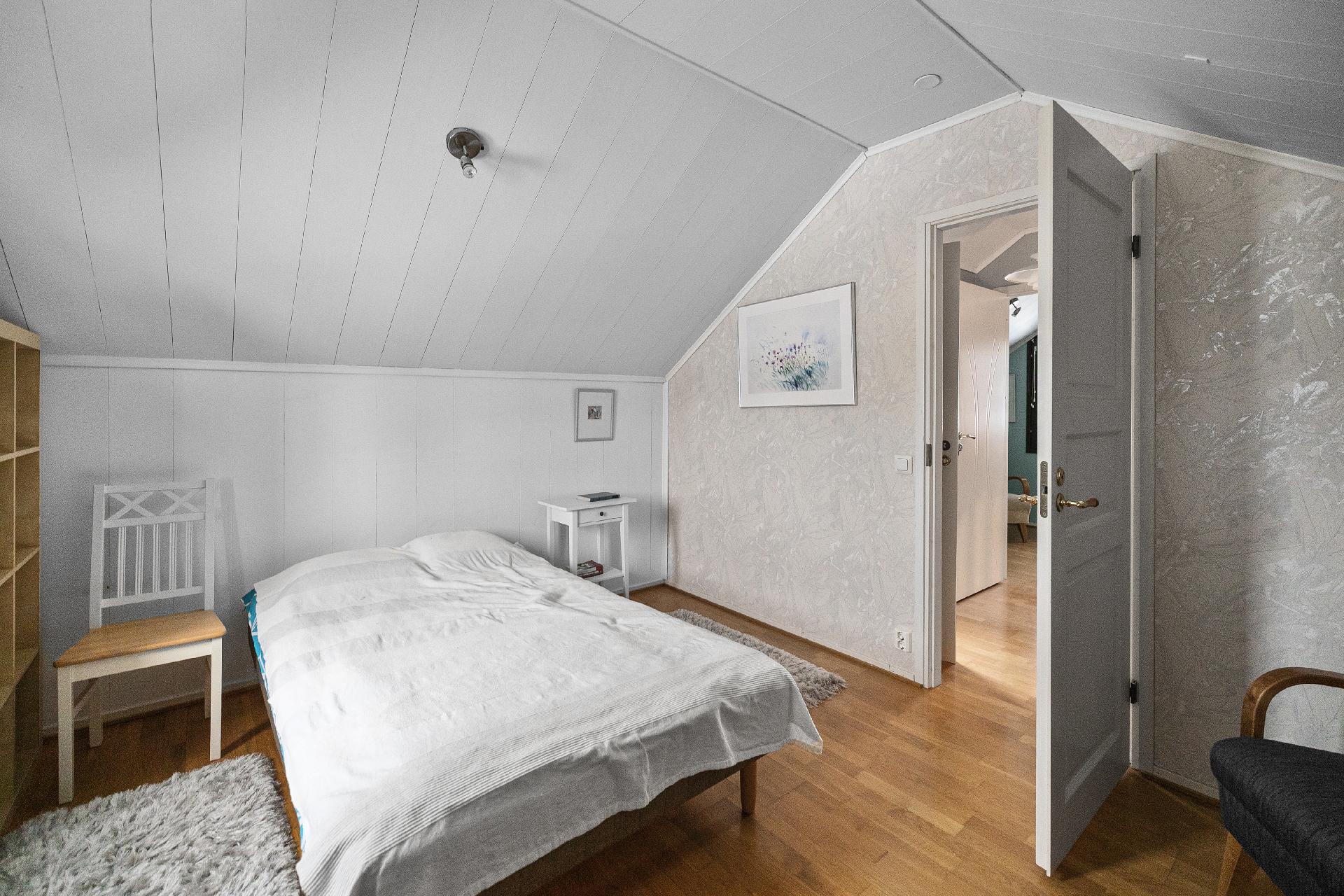 Yläkerran makuuhuone