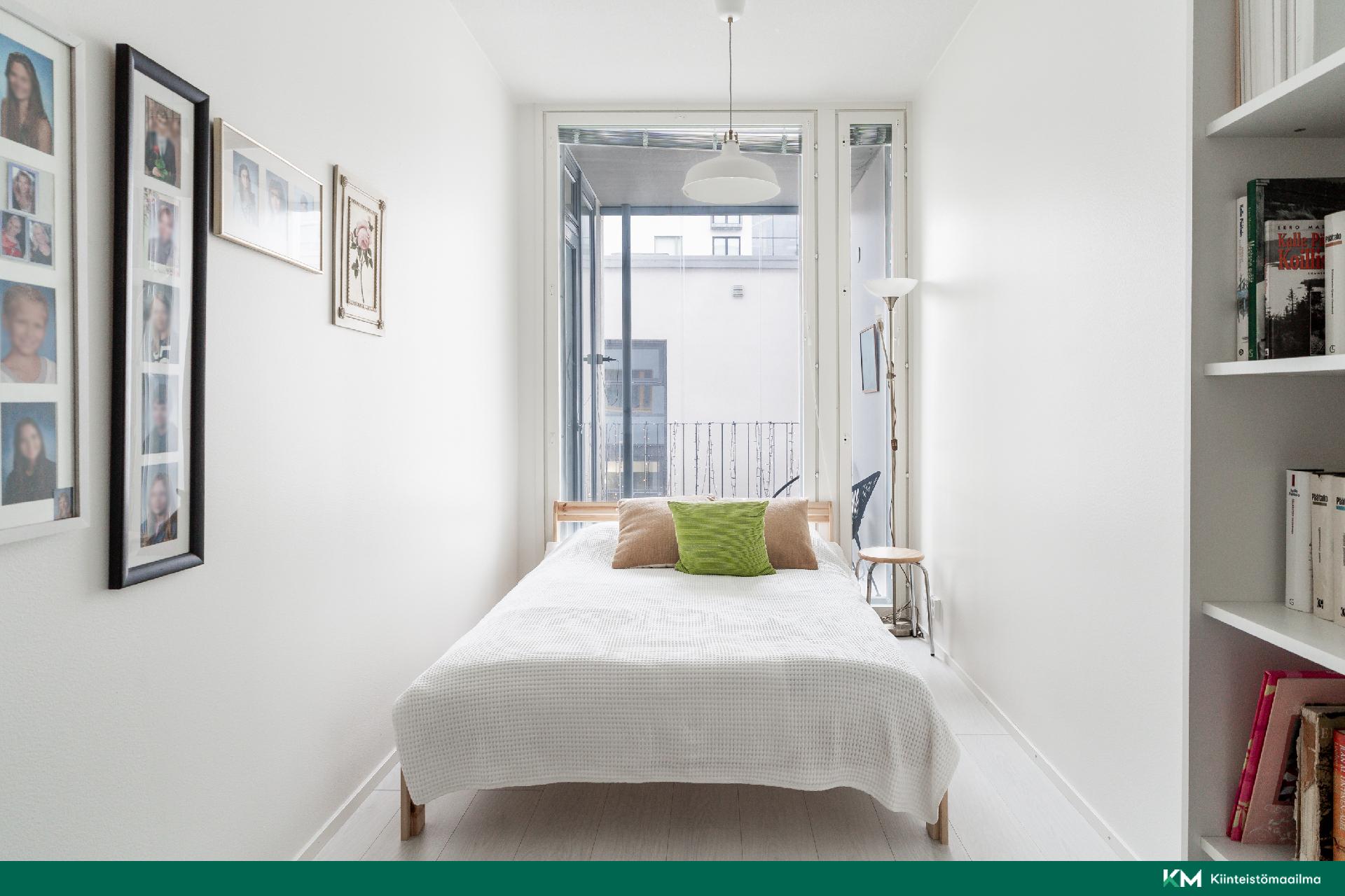 Pienempi makuuhuone/työhuone