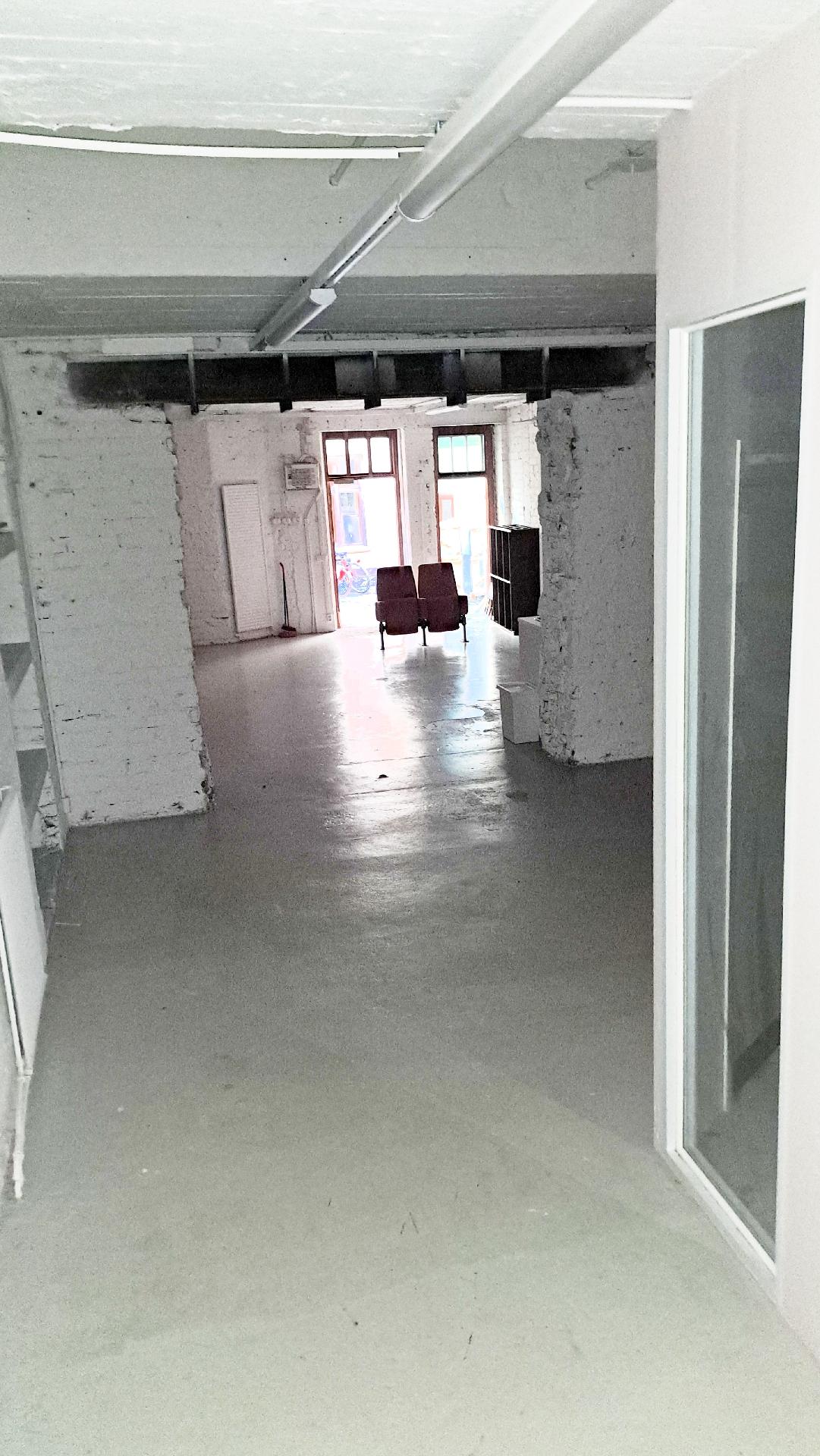 koroketilasta etuhuoneeseen päin