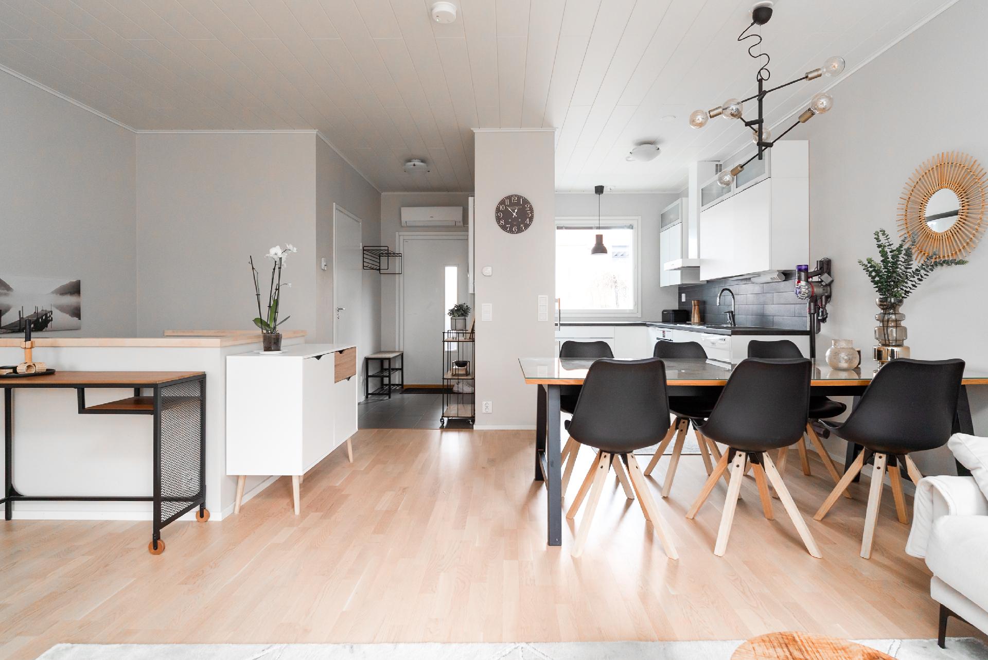 Olohuoneesta keittiöön päin