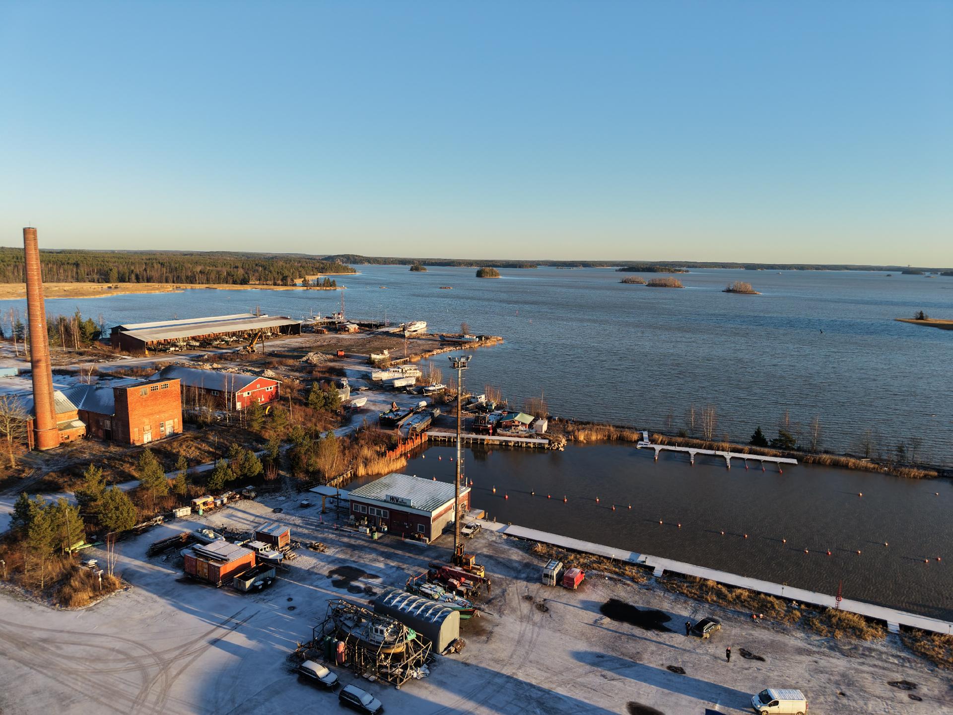 Vanha tiilinen teollisuusrakennus ei kuulu tälle kiinteistölle