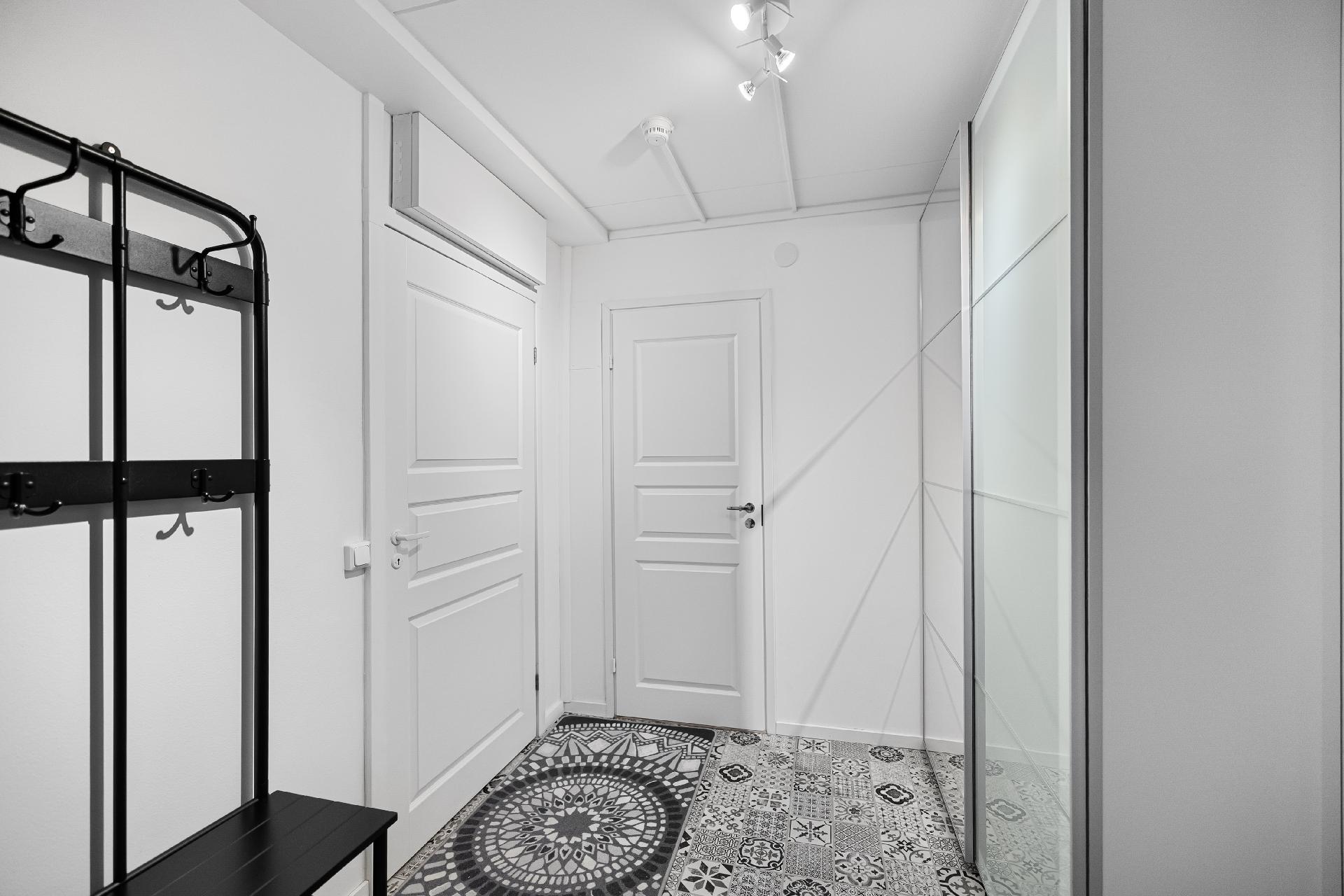 Eteisessä on hyvin säilytystilaa