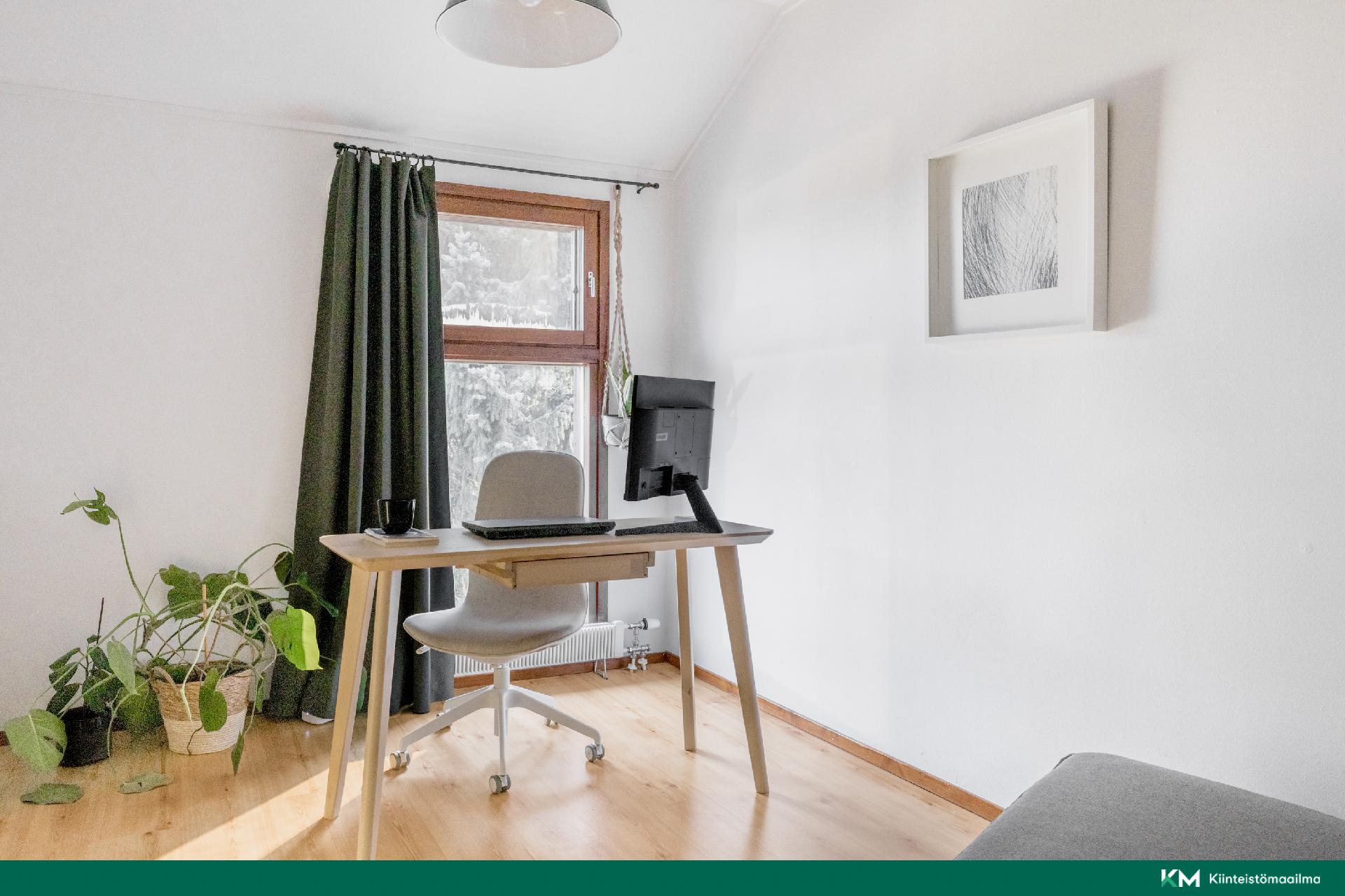 Yläkerran toinen makuuhuone