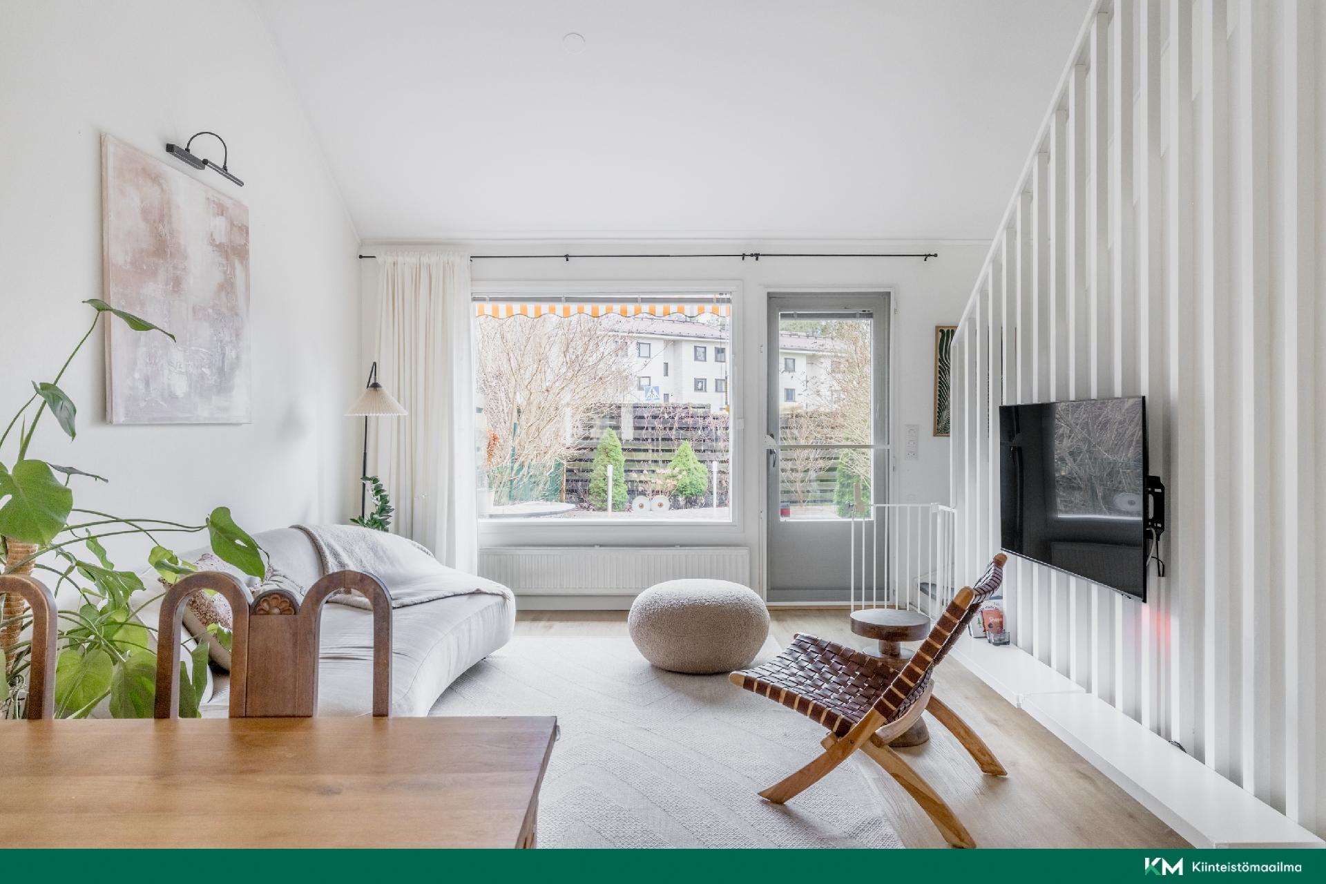 Korkea ja avara olohuone