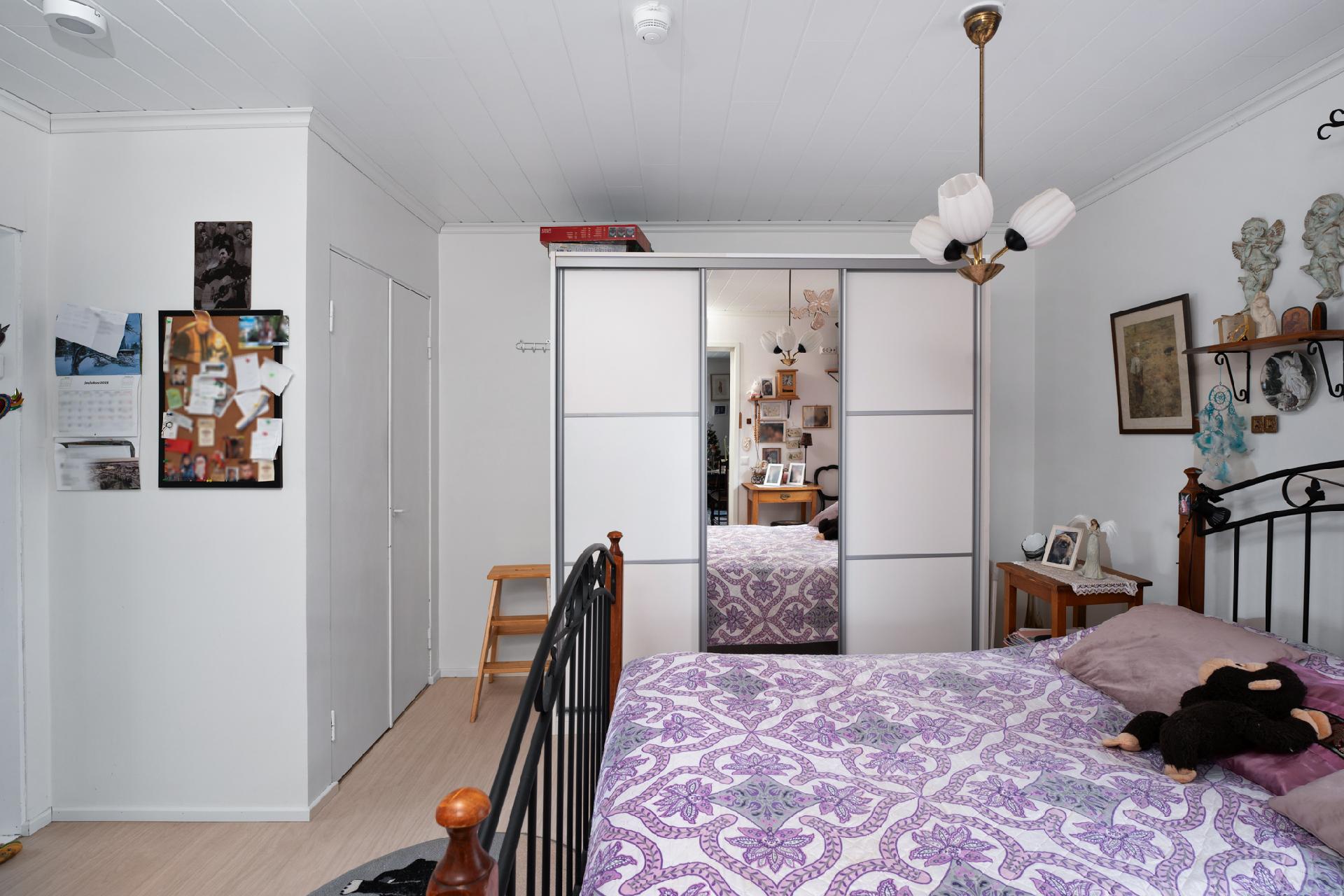 Sisääntulokerroksen makuuhuone.