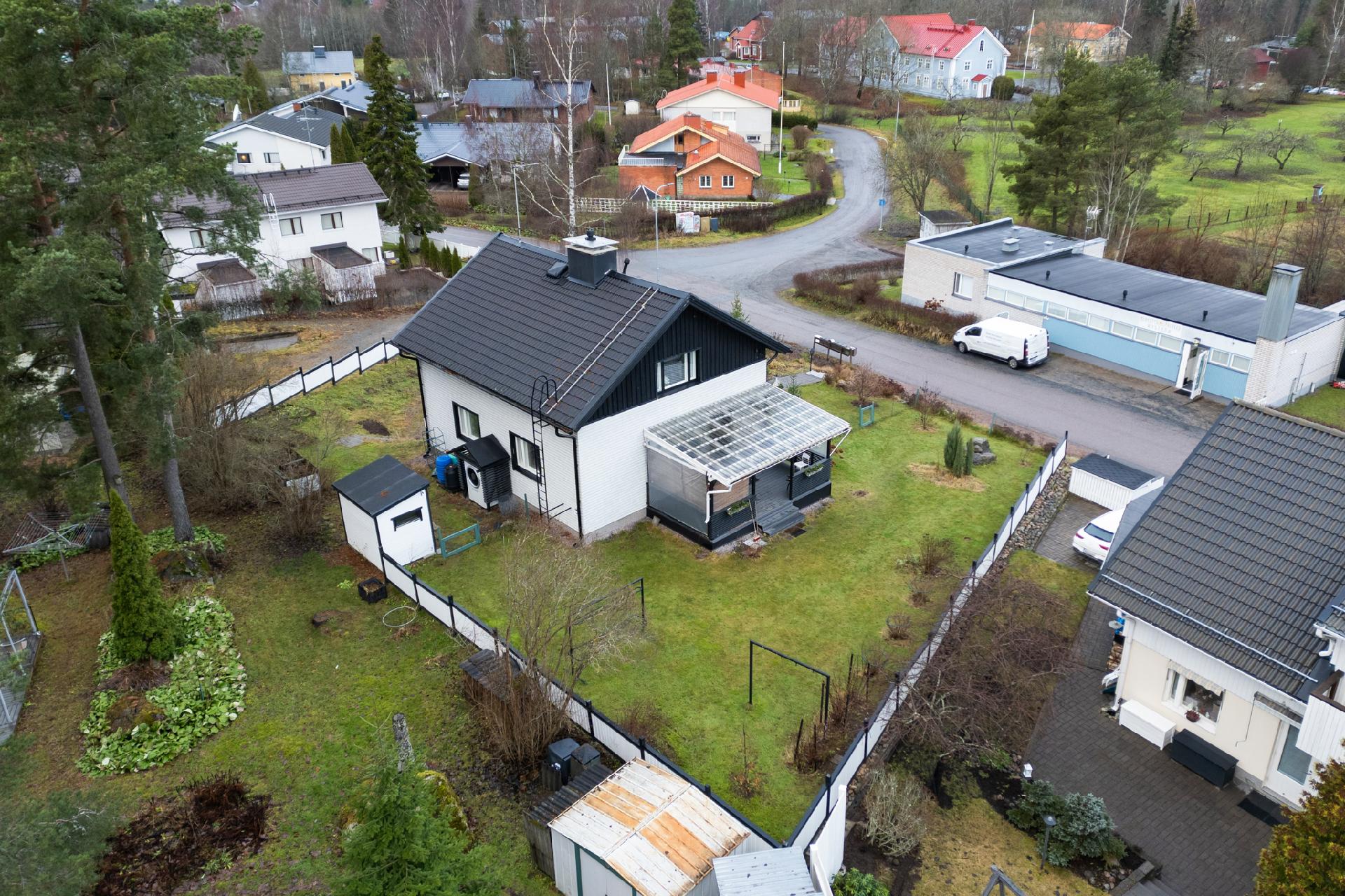 Oma puutarhatontti 944m²