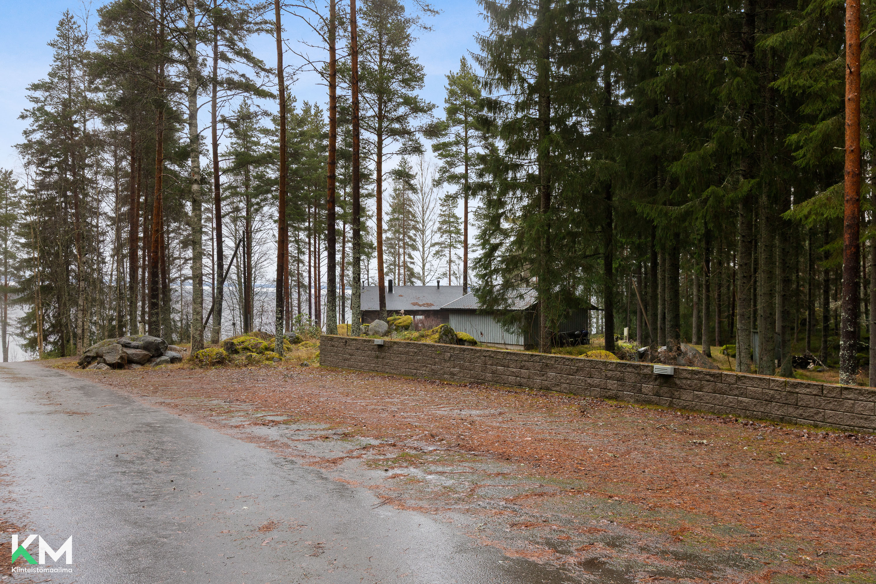 Tihmanranta tie kiinteistölle/ parkkilevennys