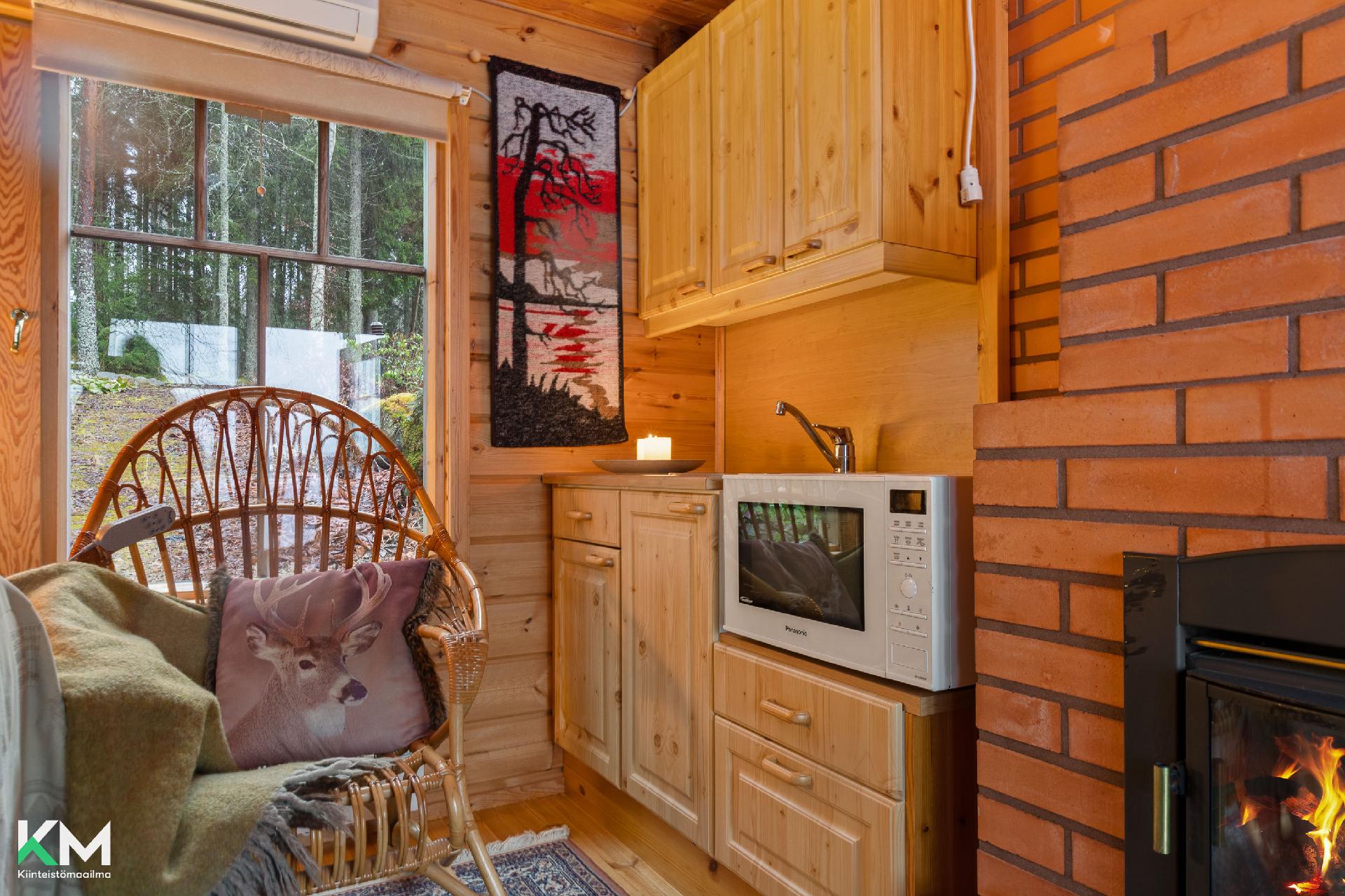 Rantasaunan takkahuoneen keittiö