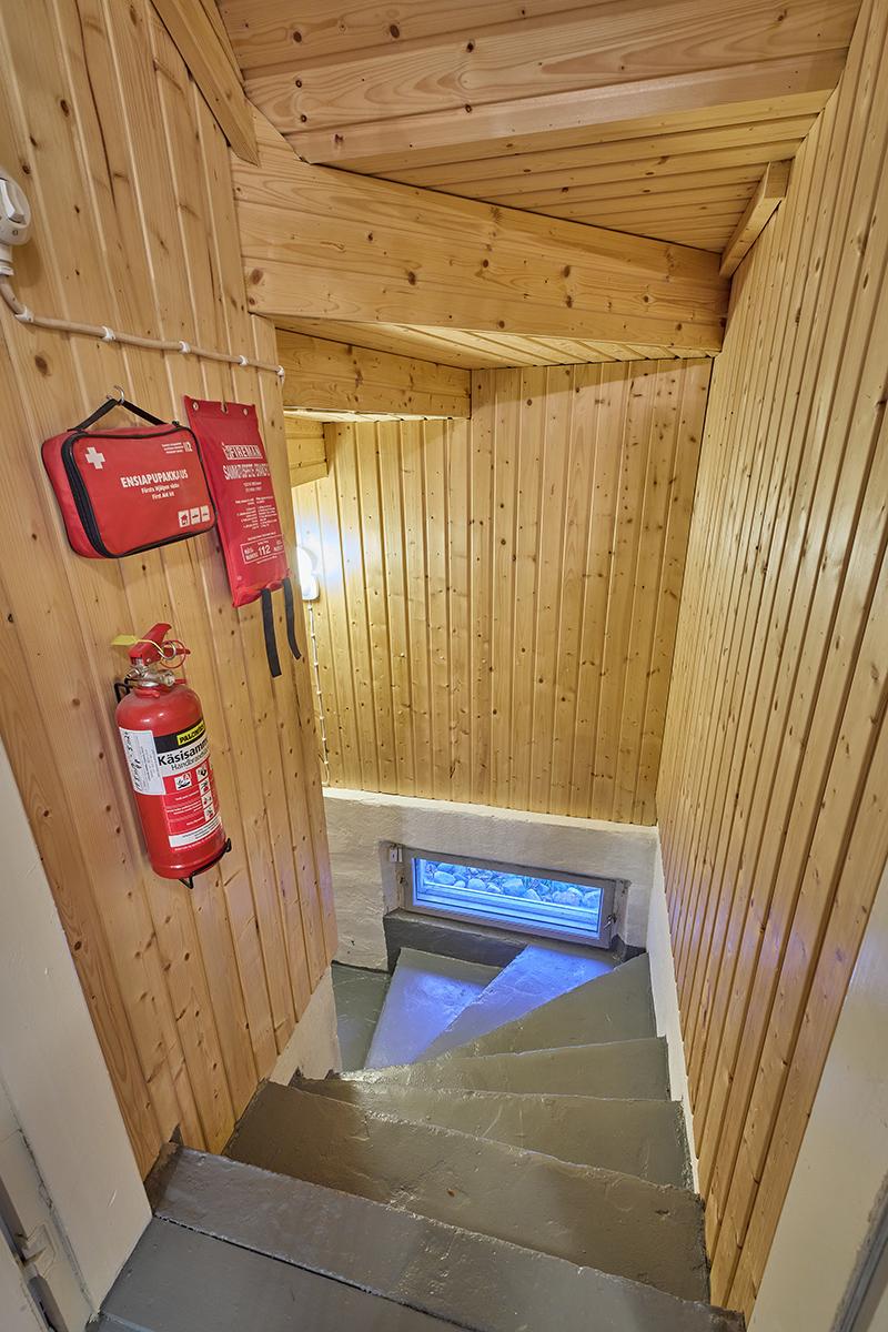 Portaat kellarikerrokseen