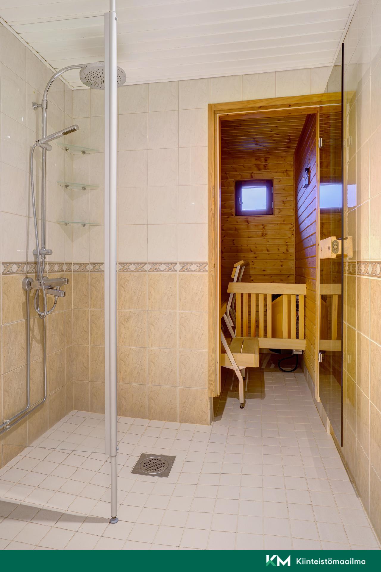 Kylpyhuone ja sauna
