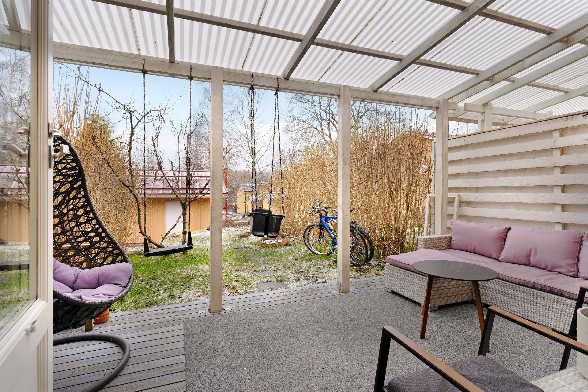 Valokatteellinen terassi