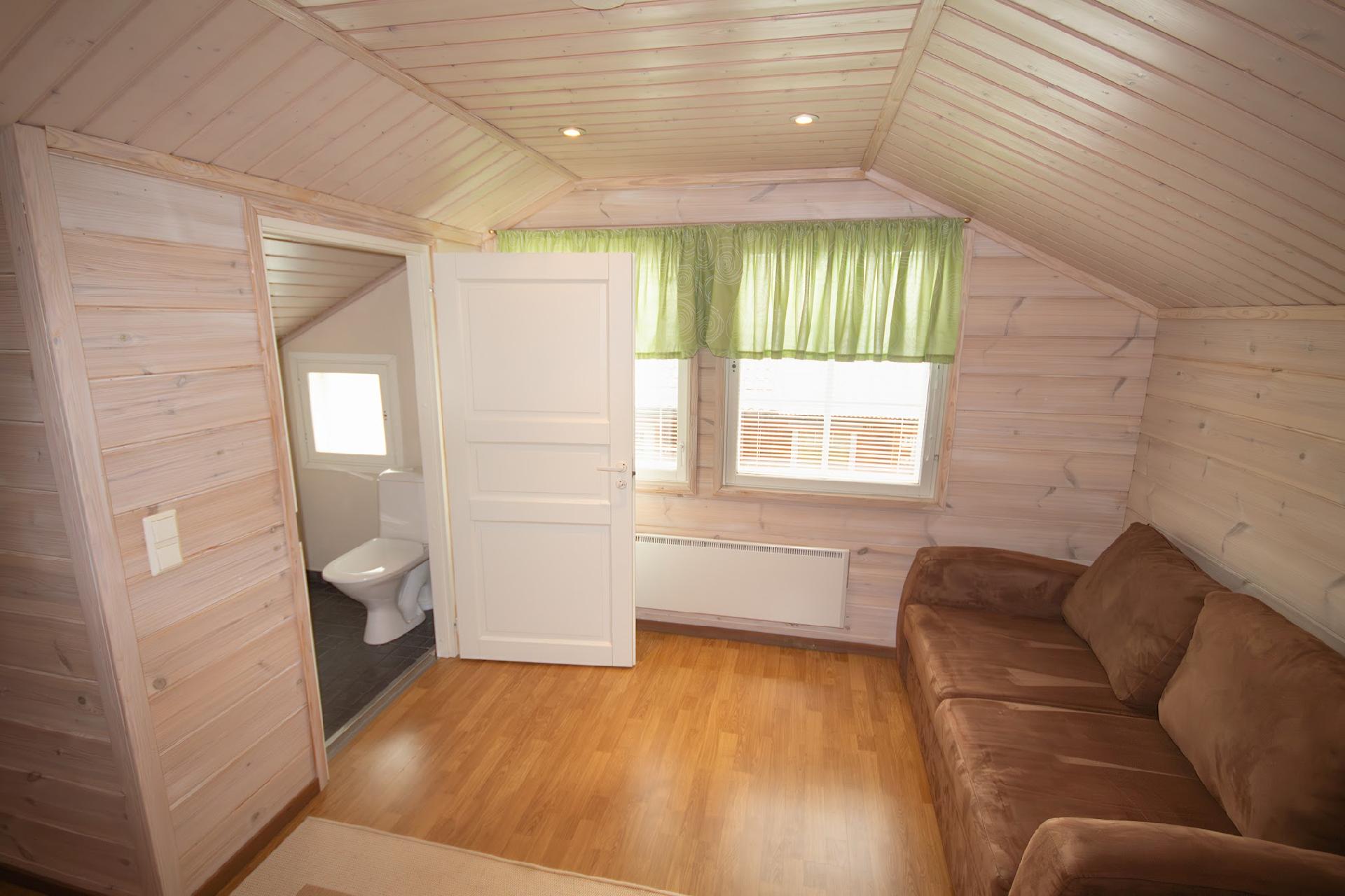 Parvella makuupaikkoja jopa kuudelle ja oma wc