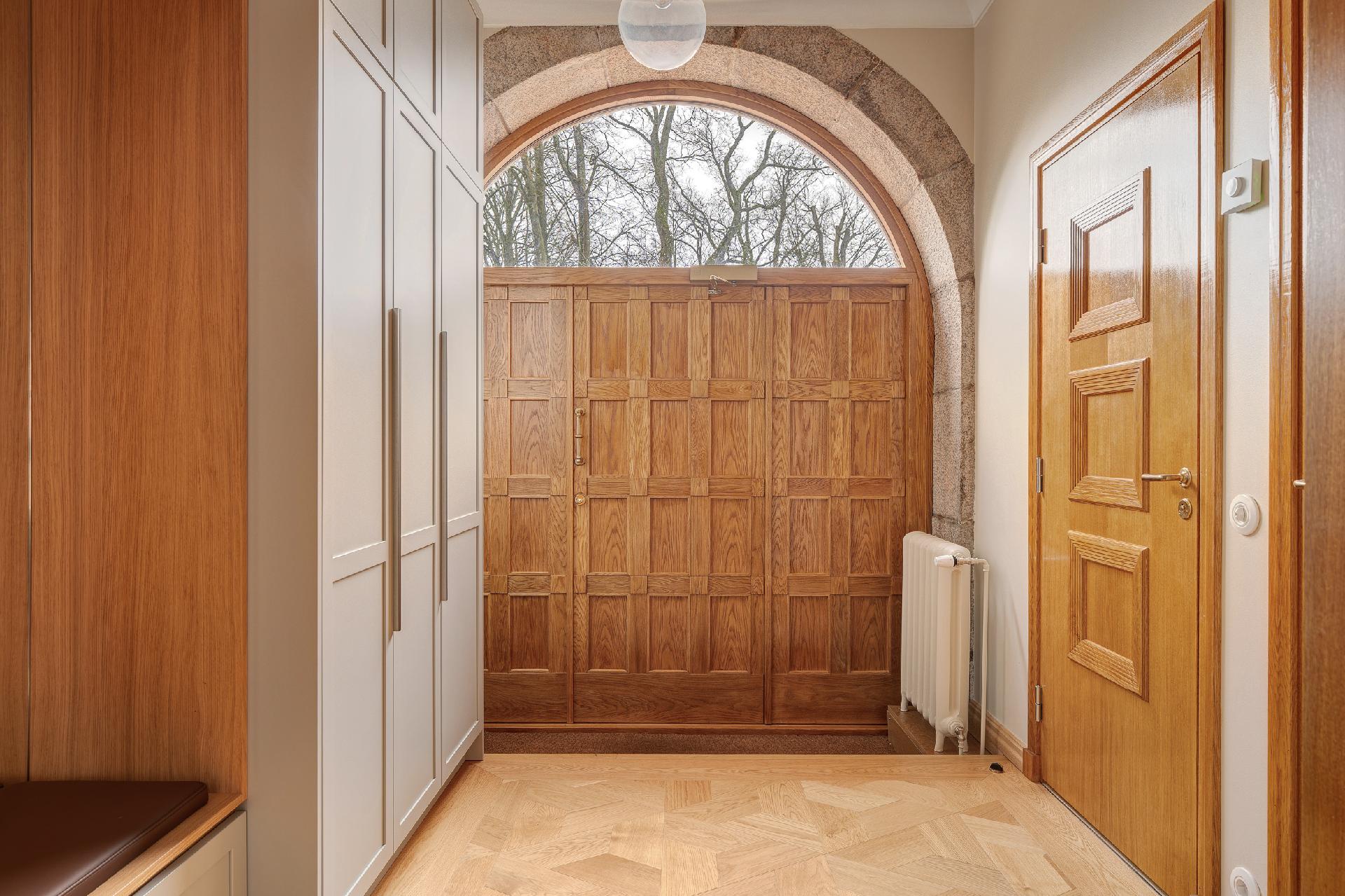 Asunnon majesteettinen sisäänkäynti