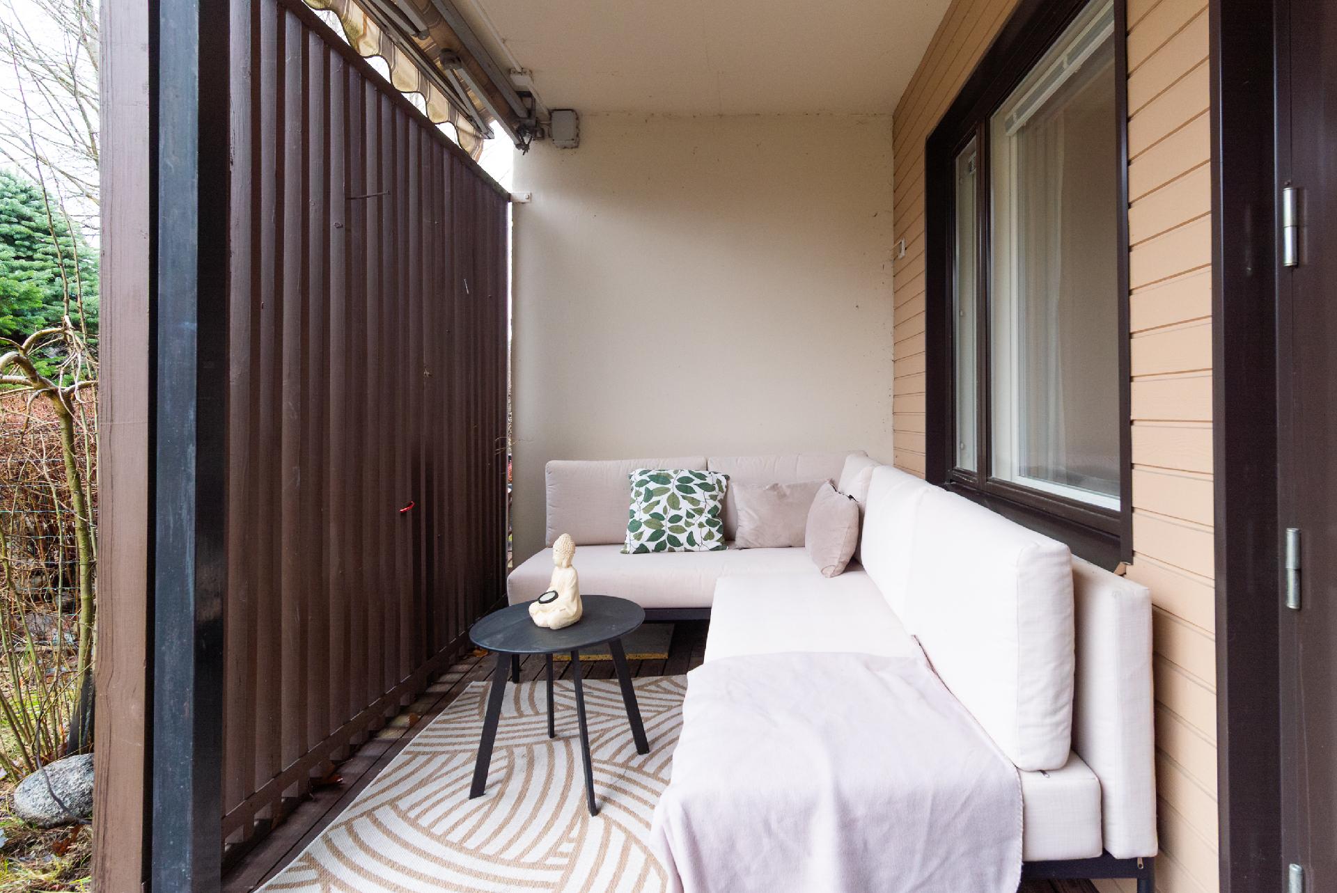 Terassille käynti olohuoneesta